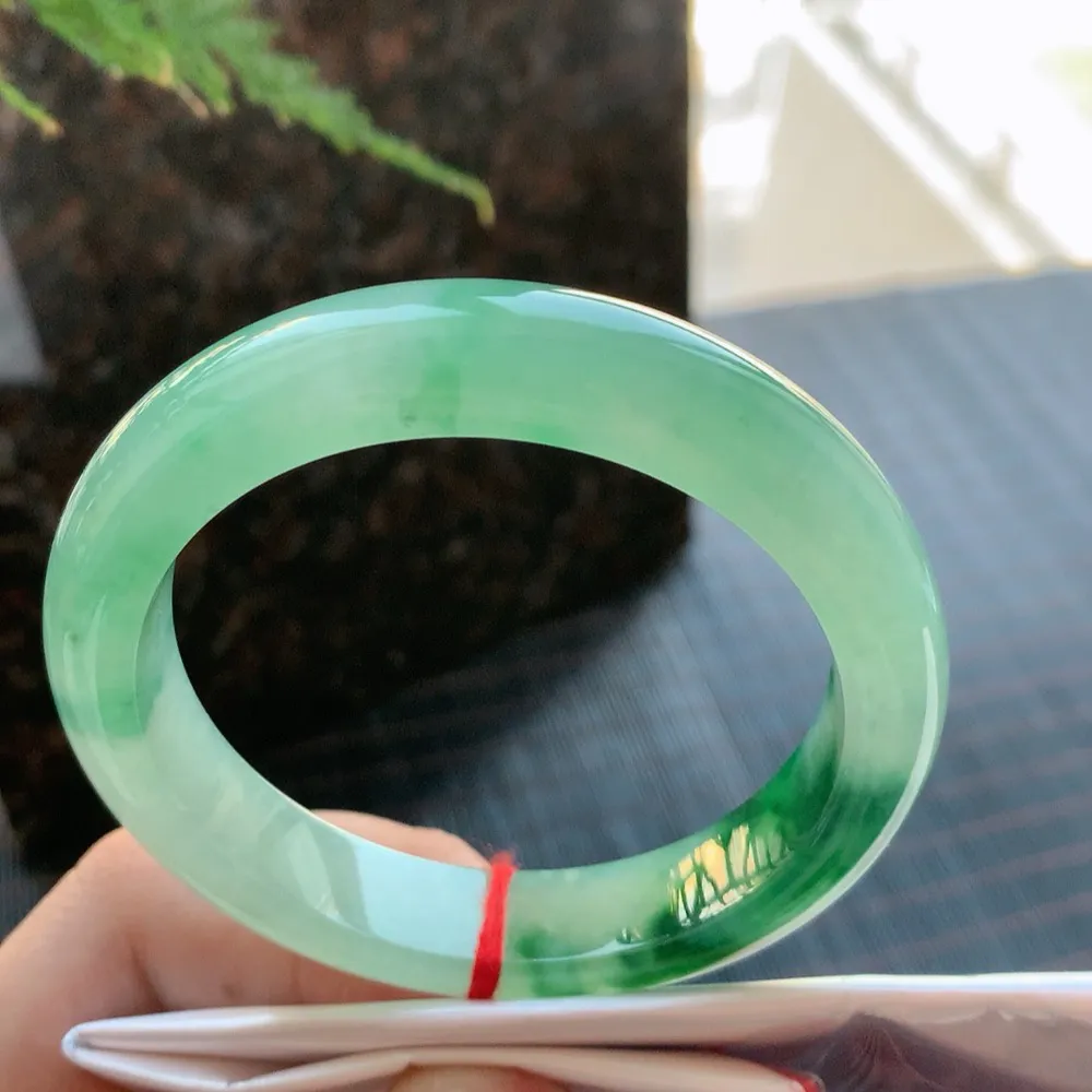 正圈高冰飘花 无瑕 尺寸:57.1/12.2/8.8 花美 种水好