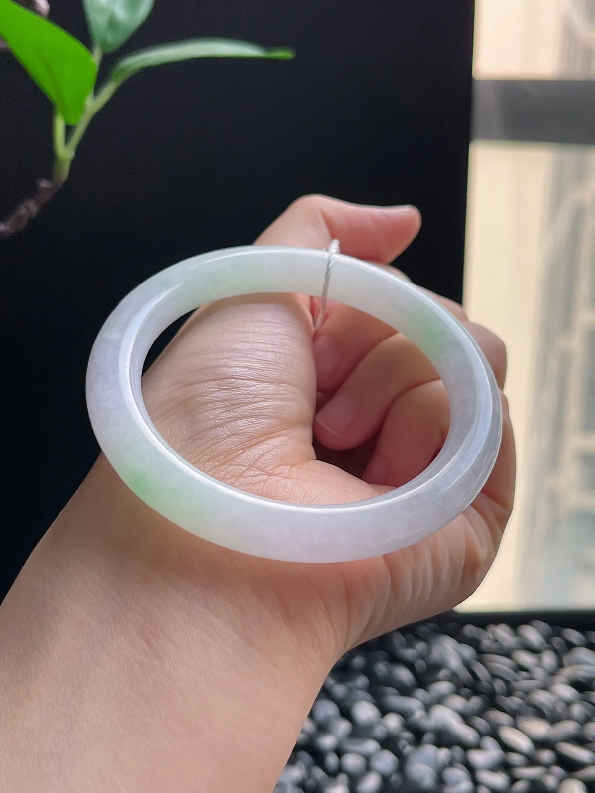 圆镯54.8圈口，翡翠冰糯种春带彩手镯