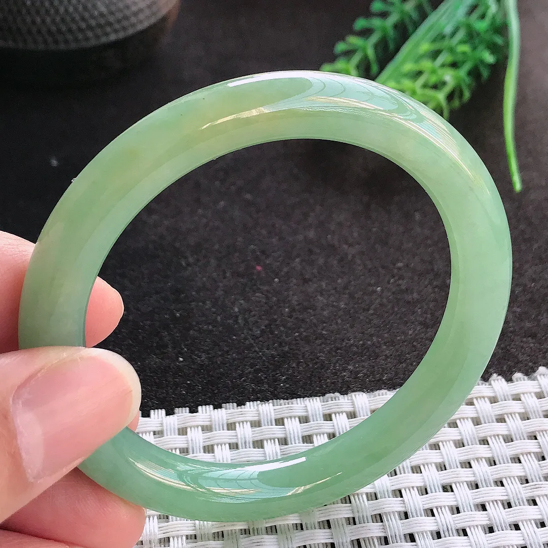 天然A货翡翠54/8.8老坑精美冰润满绿黄加绿圆条手镯玉镯