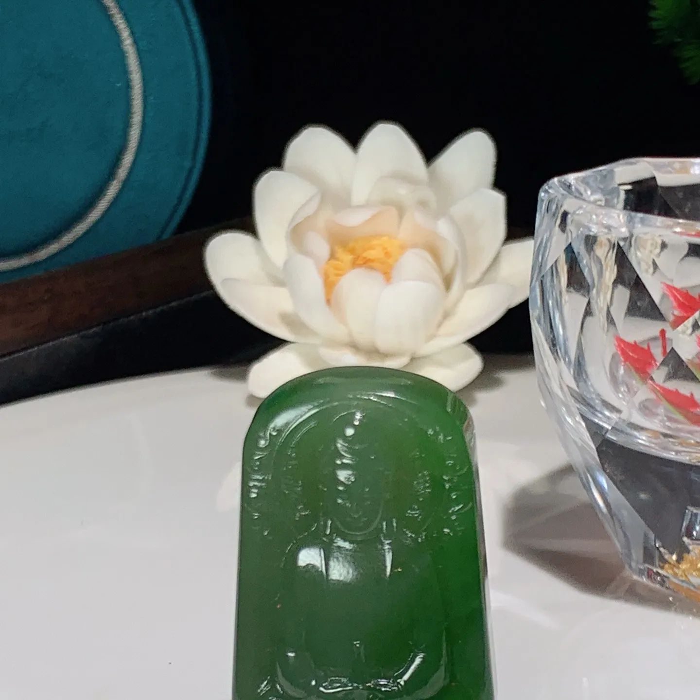 和田玉菠菜绿俄罗斯碧玉静瓶观音挂件。尺寸40/26/11重26.8克。玉质细腻油润。手推出油。品相大气。lt251218