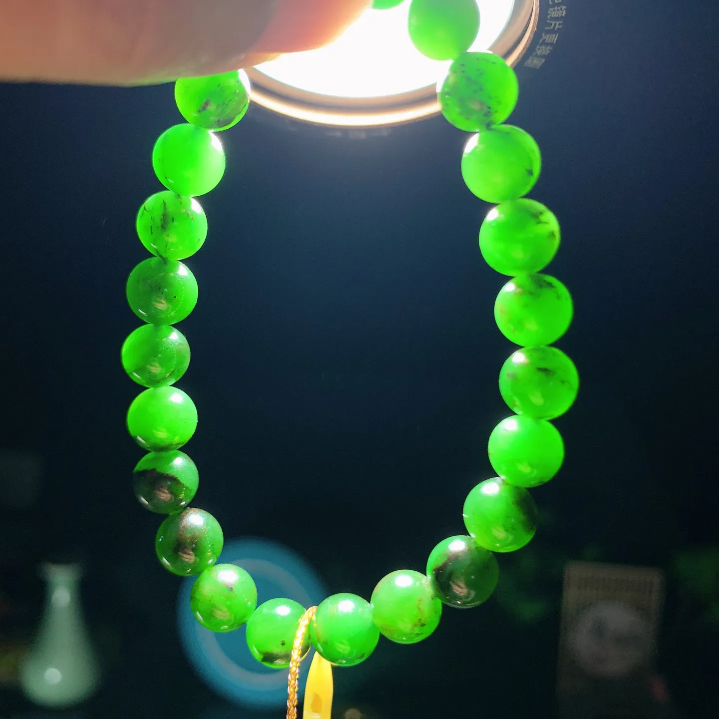 和田玉红皮料俄罗斯碧玉手串。单颗尺寸8！玉质细腻油润。手推出油。品相大气。lt251218