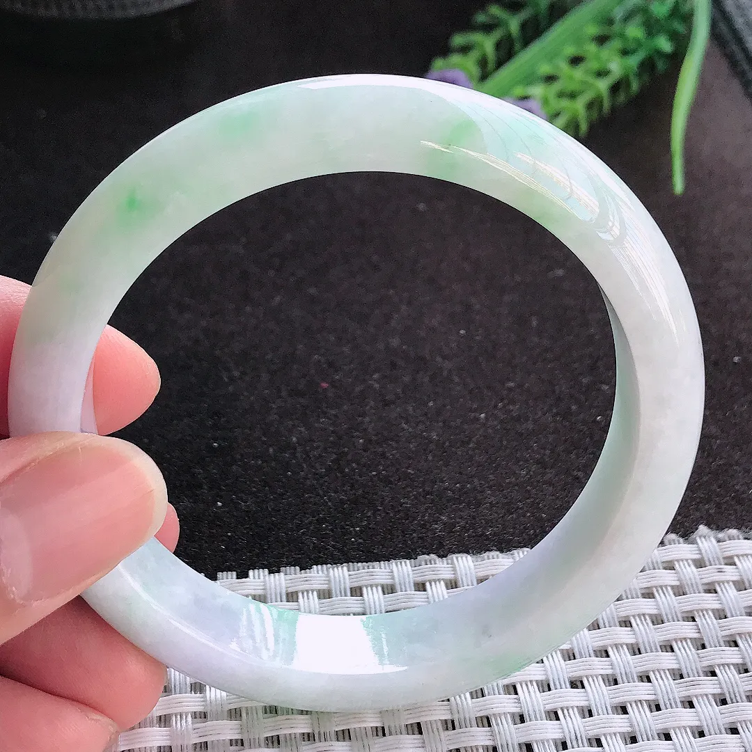 天然A货翡翠58.5/12.5/8.3老坑精美温润飘绿手镯宽边玉镯