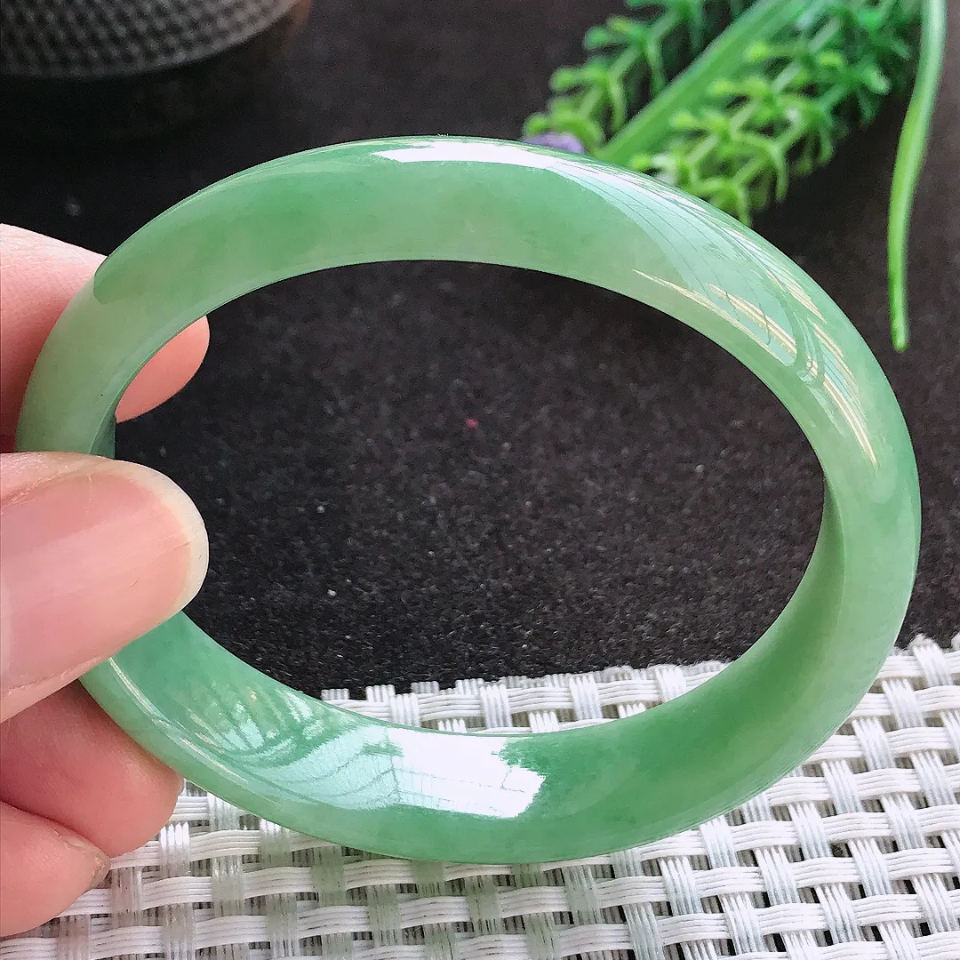 天然A货翡翠55/49/14/6.6老坑精美温润满绿贵妃手镯宽边玉镯