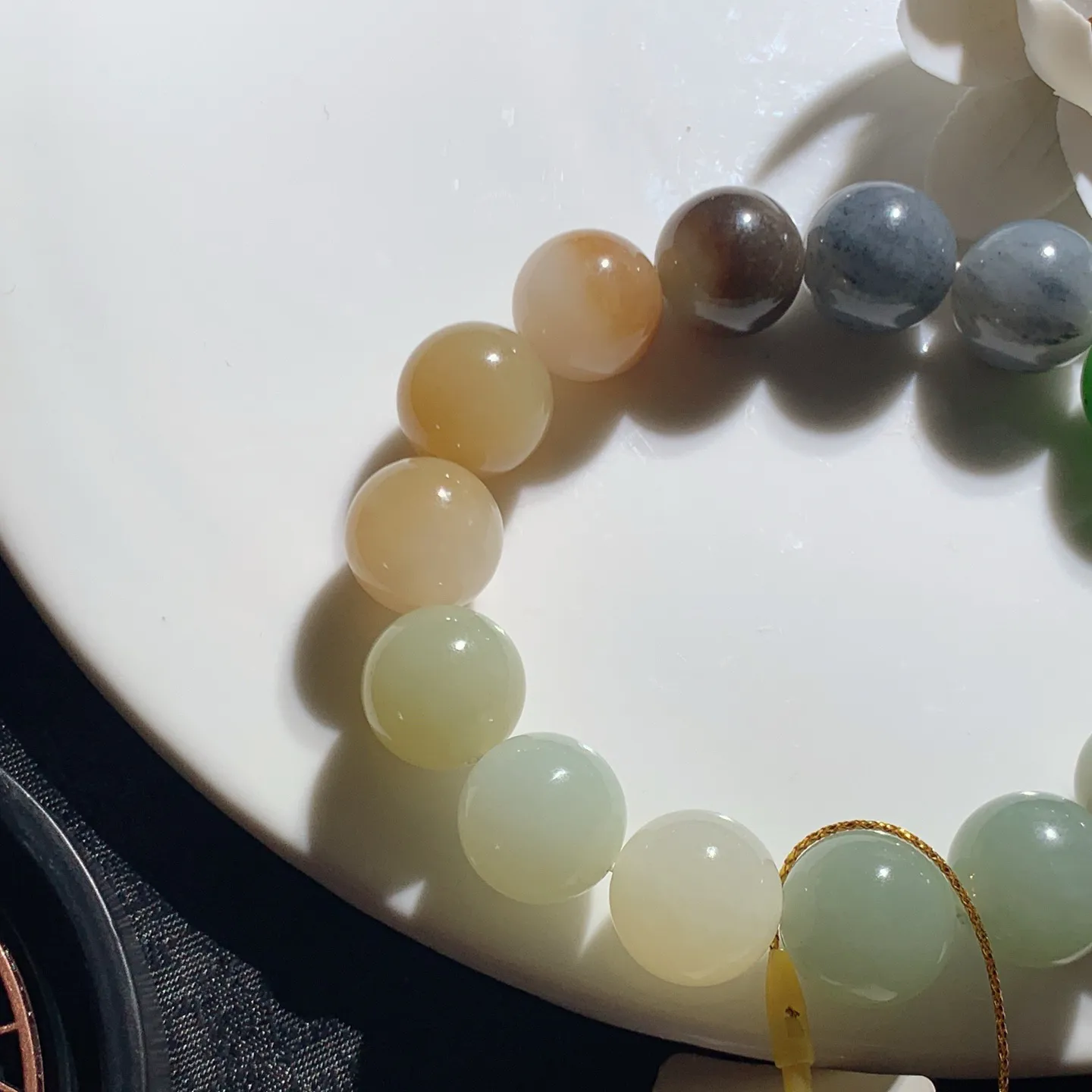 新疆和田玉多宝圆珠手串。单颗尺寸14！玉质细腻油润。手推出油。品相大气。lt251218