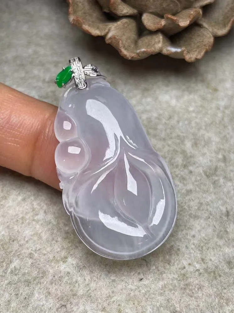 冰种心心相连吊坠、真金真钻镶嵌，种水好，玉质细腻 .裸石尺寸 28.0*17.8