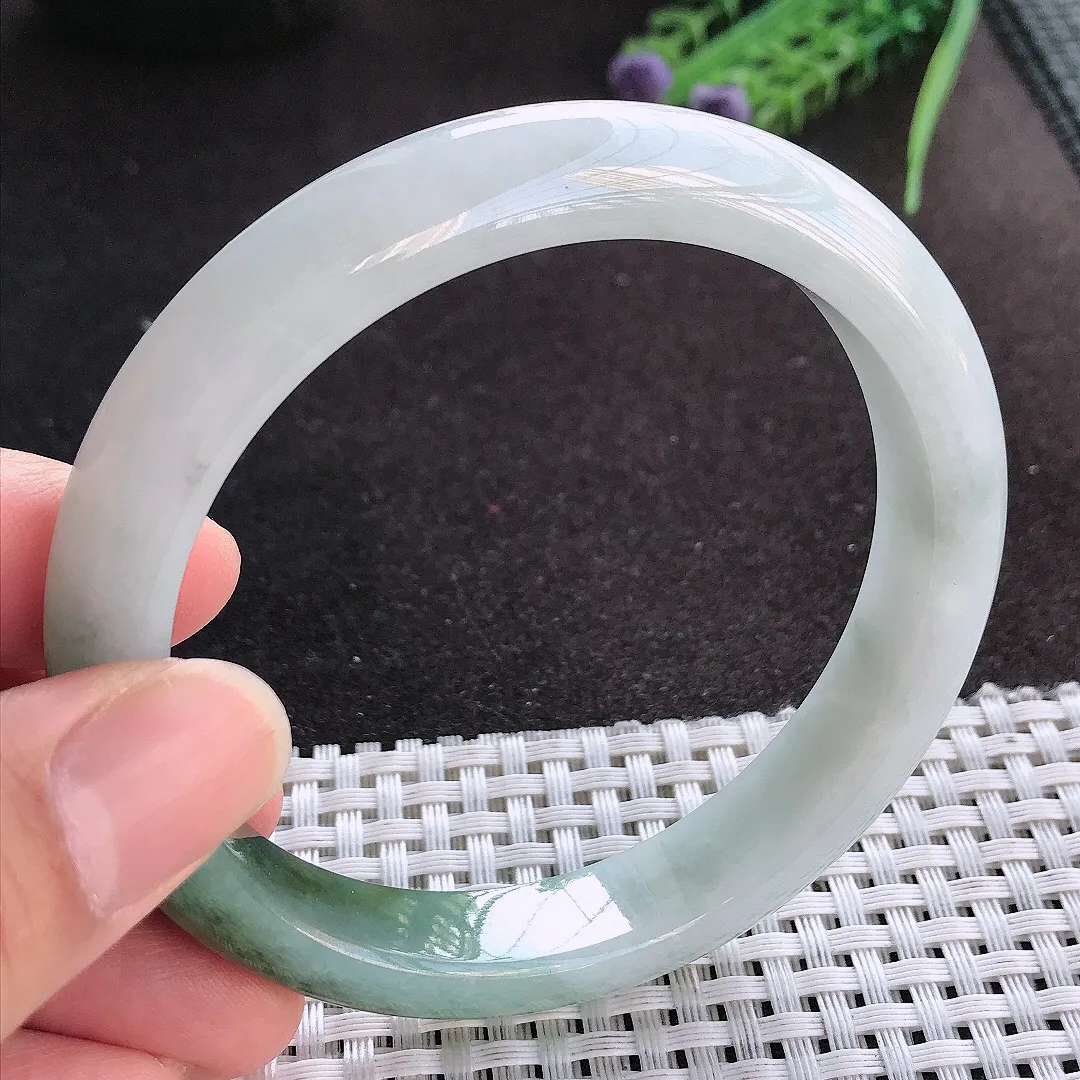 天然A货翡翠61.5/11.8/8.5老坑精美冰润特色半山半水油绿手镯大圈口宽边玉镯