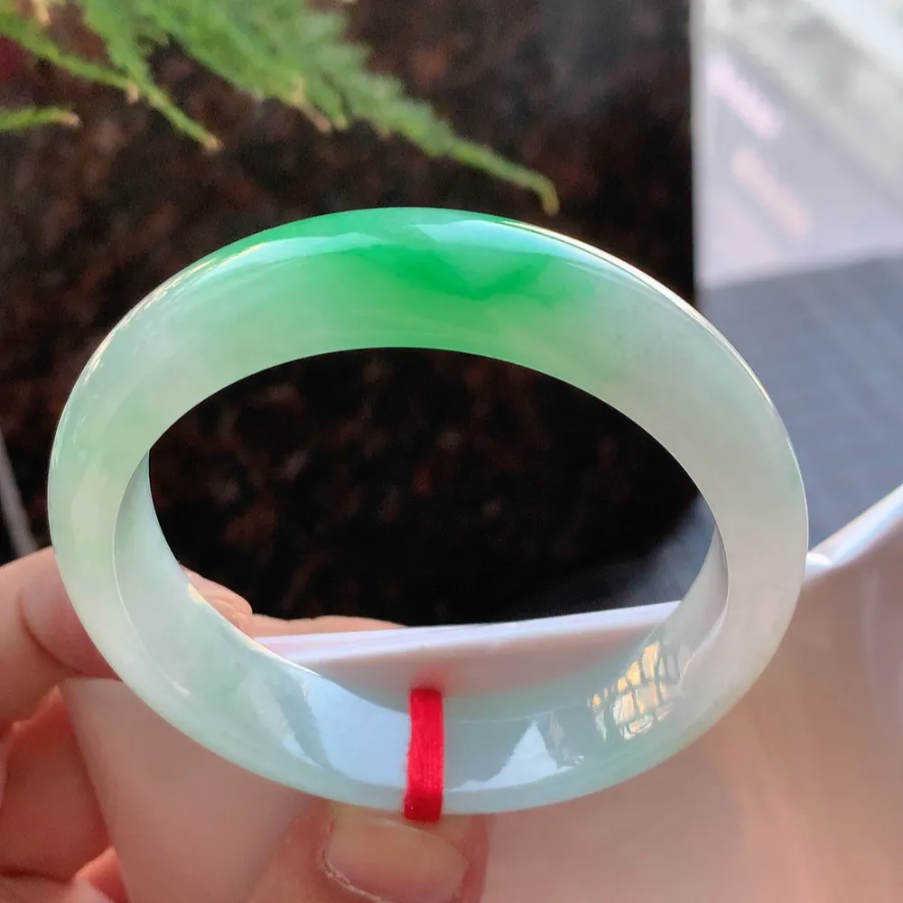 正圈冰阳绿 无瑕 尺寸:54.7/14.1/7.7 种色兼备