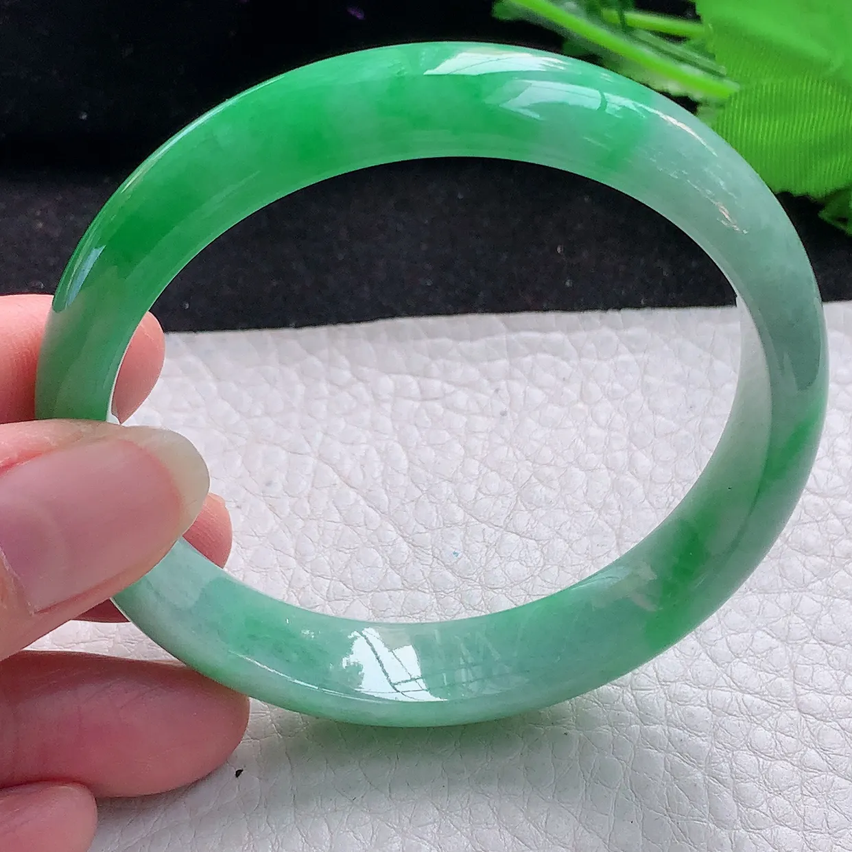 nr自然光58.5*12.8*7平安镯 缅甸翡翠A货辣绿宽边玉手镯玉手环