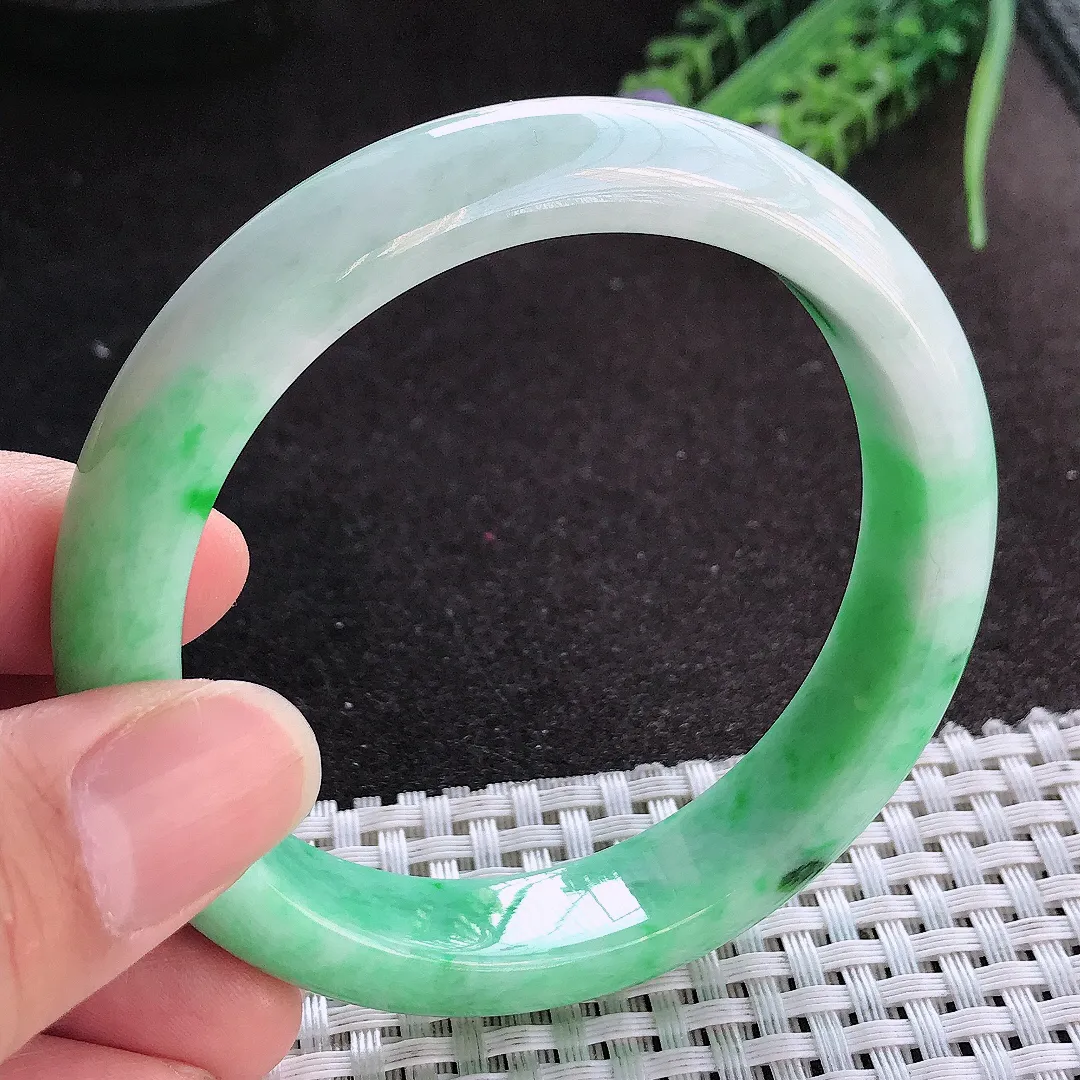 天然A货翡翠58/12.8/8.3老坑精美温润飘阳绿手镯宽边玉镯