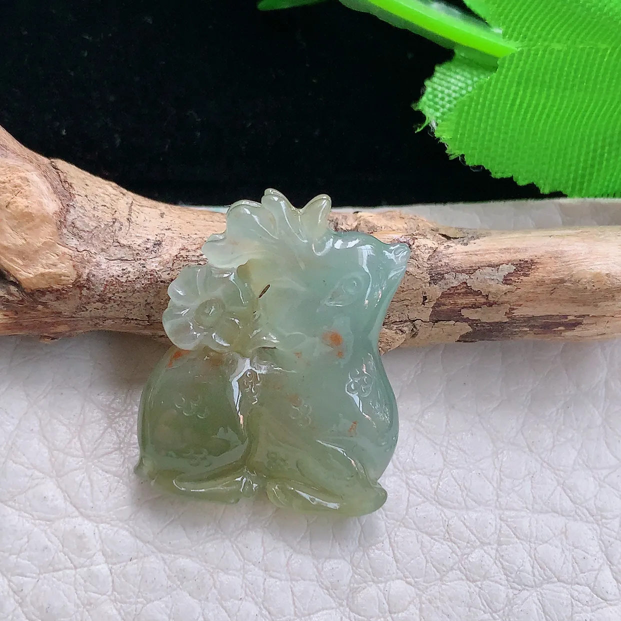 Lz实拍25*20.8*6天然缅甸翡翠冰黄小梅花鹿吊坠 福禄玉坠