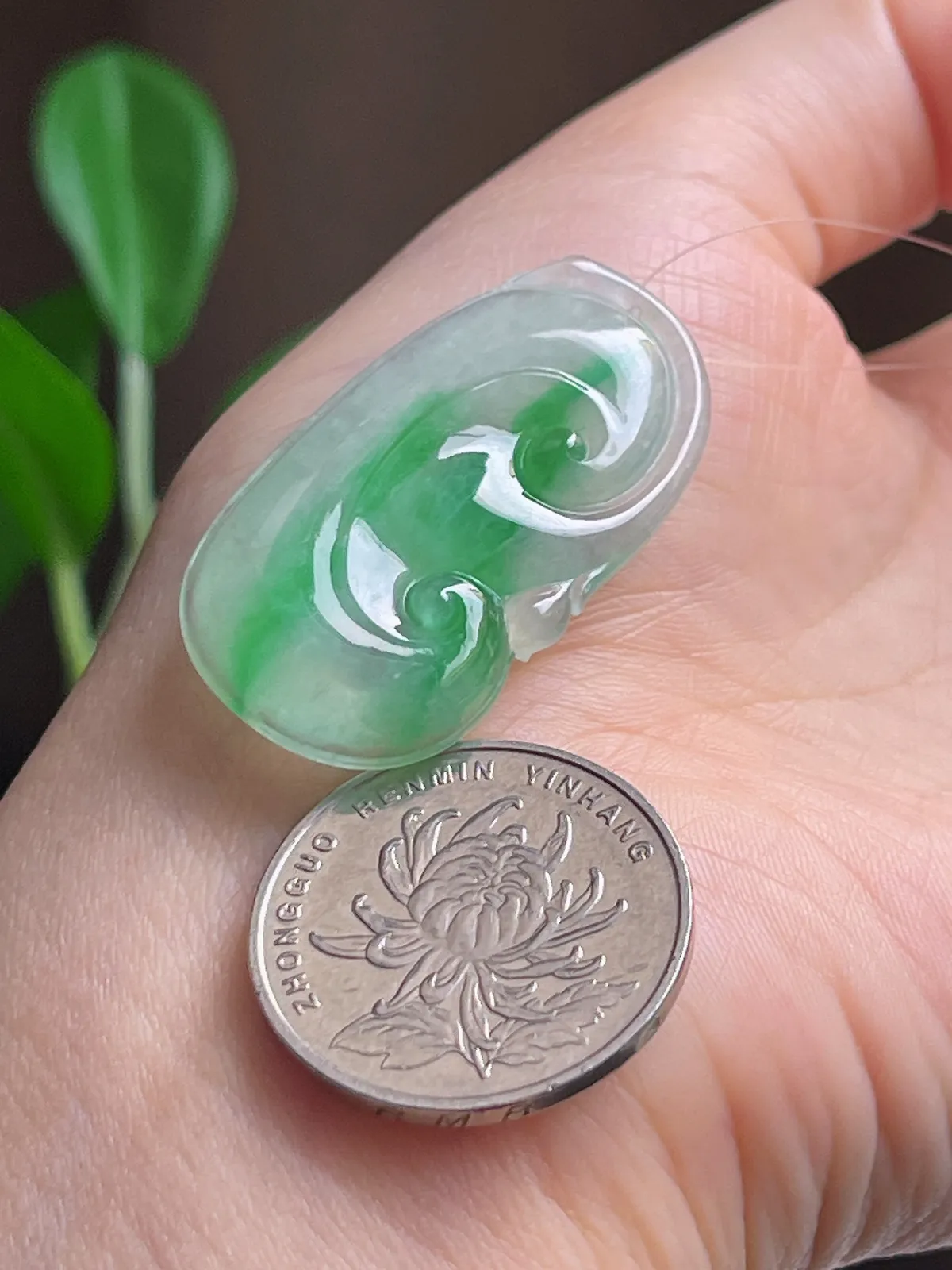 翡翠冰种飘绿如意