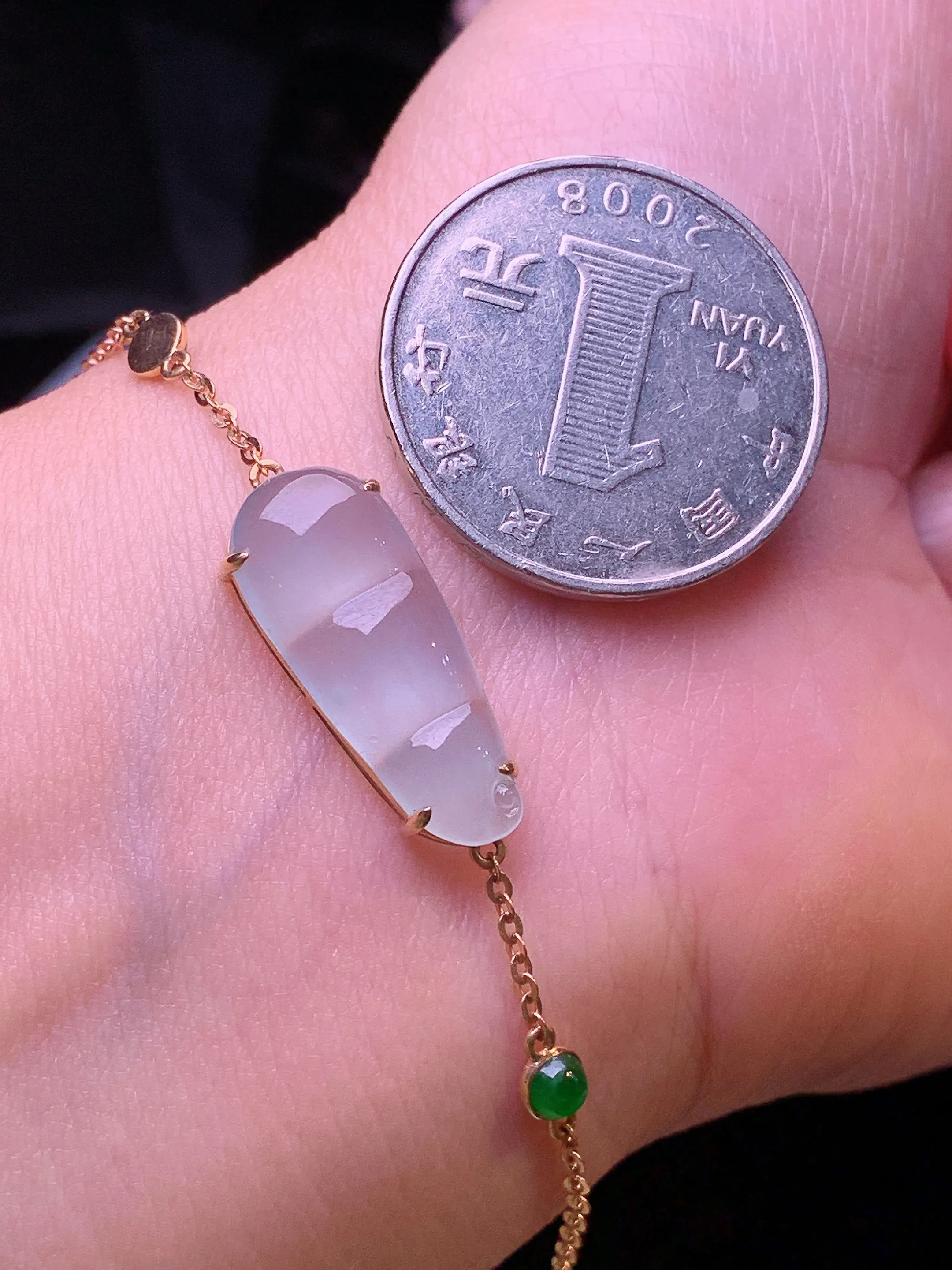 18k金钻镶嵌冰种四季豆手链 玉质细腻 色泽清新艳丽 裸石尺寸22*9*3.8