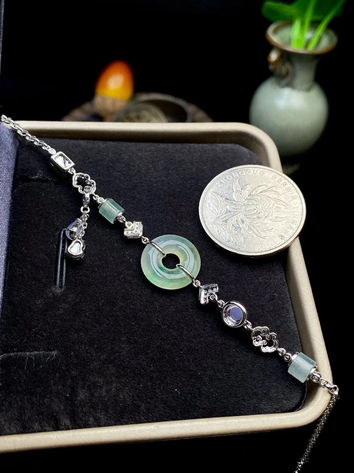 【冰种平安扣镶嵌手链】颗颗冰透，饱满圆润，光泽闪耀，流行款，18K金钻镶嵌，裸石尺寸13.1*2.6