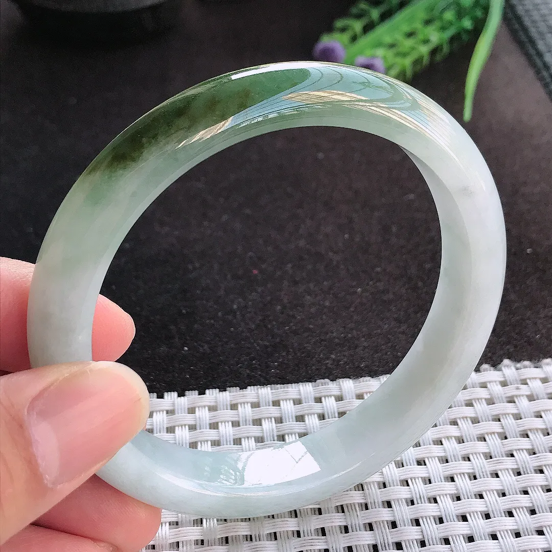 天然A货翡翠61.5/11.8/8.5老坑精美冰润特色半山半水油绿手镯大圈口宽边玉镯