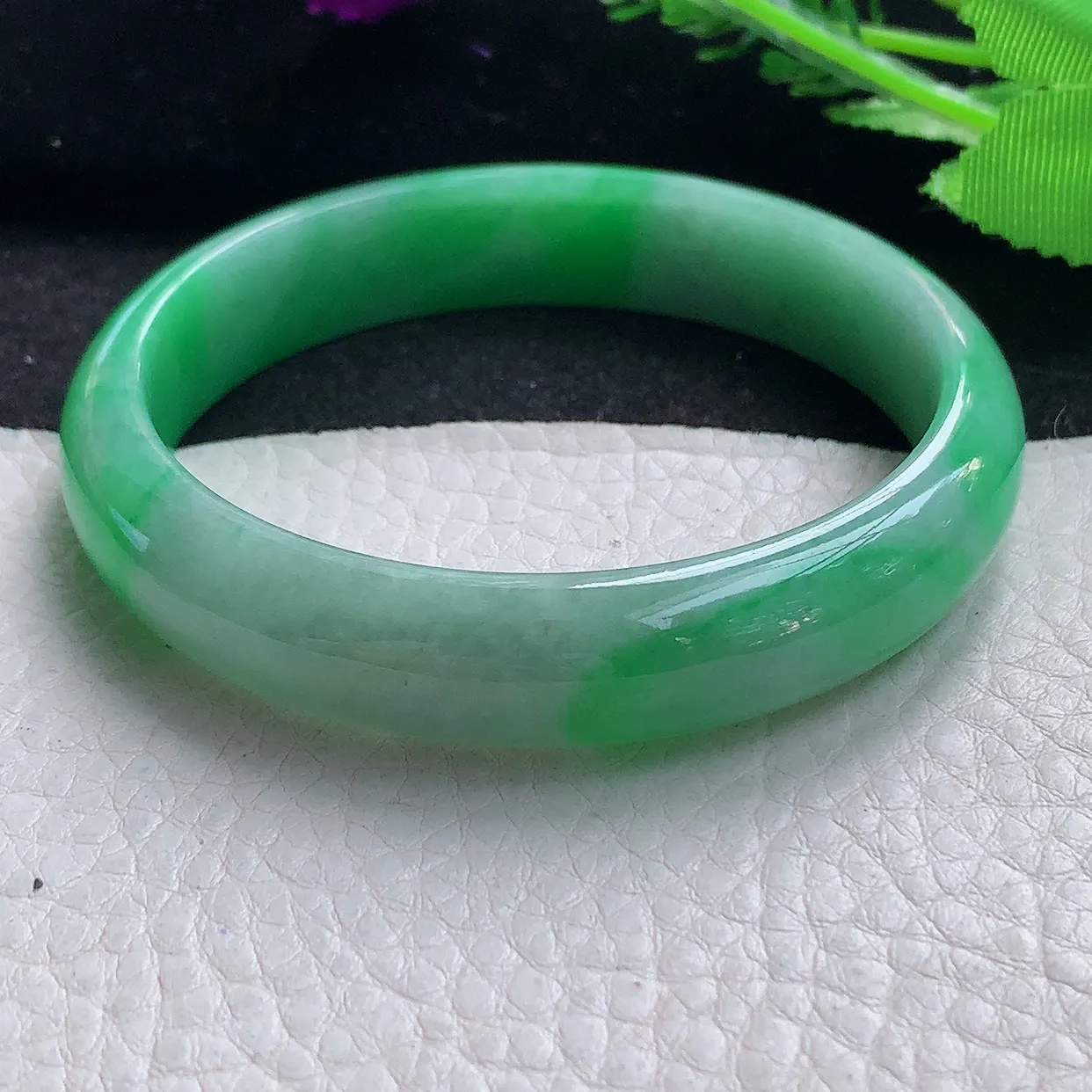 nr自然光58.5*12.8*7平安镯 缅甸翡翠A货辣绿宽边玉手镯玉手环