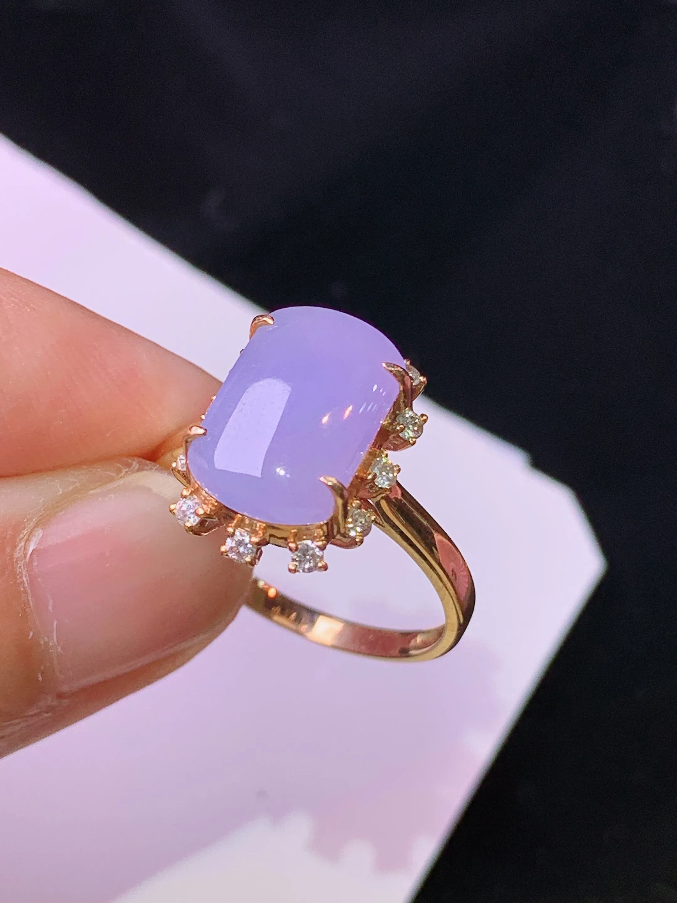 18k金钻镶嵌紫罗兰无事牌戒指 玉质细腻 色泽清新艳丽 圈口14 整体尺寸14.6*10.5*7.5