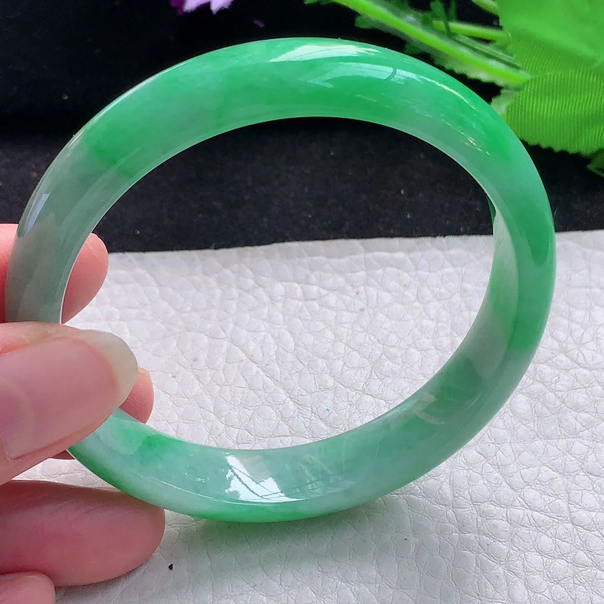 nr自然光58.5*12.8*7平安镯 缅甸翡翠A货辣绿宽边玉手镯玉手环