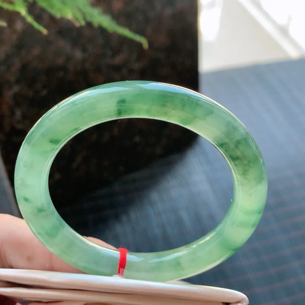 圆条高冰飘花 无瑕 尺寸:51.4/9.7 花美