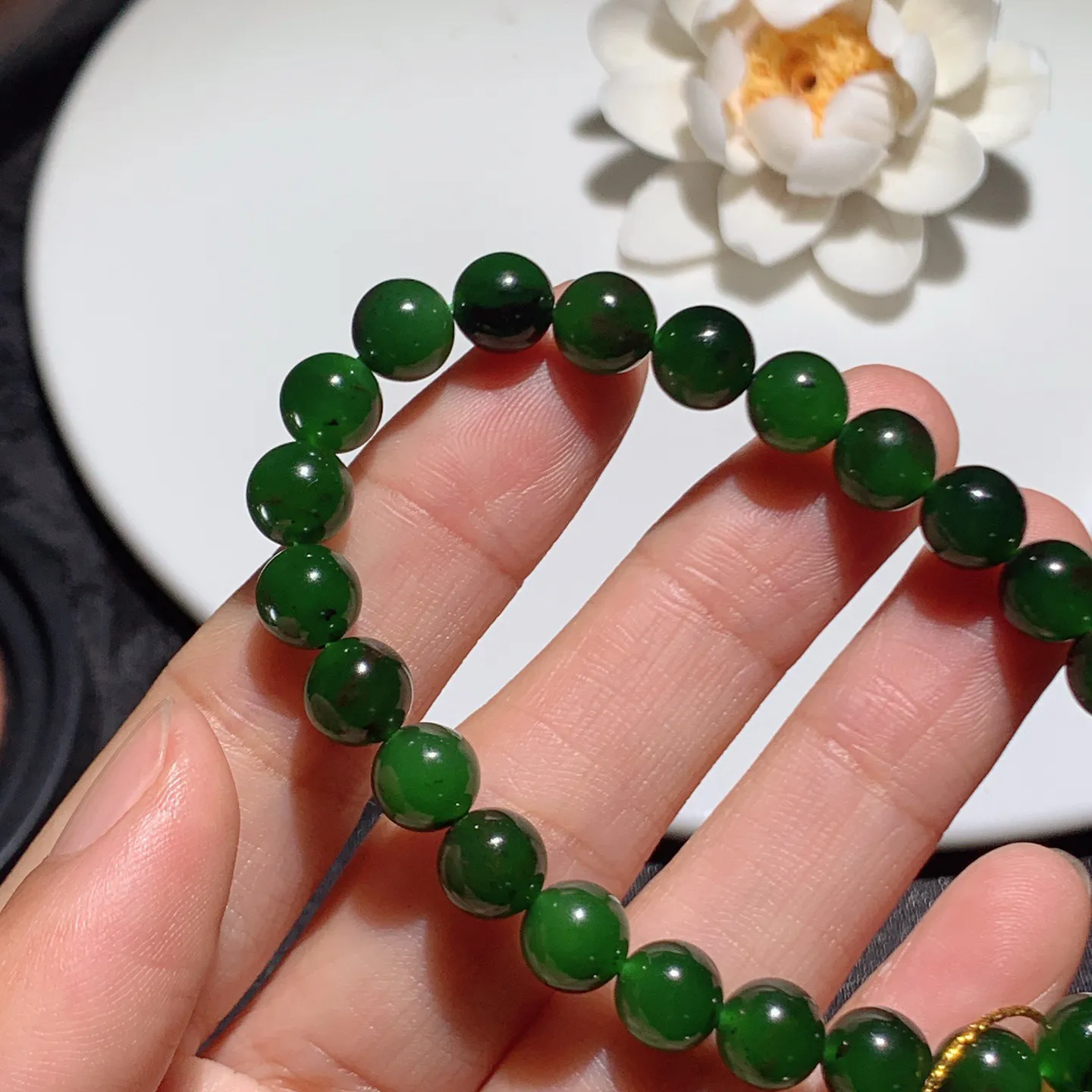 和田玉红皮料俄罗斯碧玉手串。单颗尺寸8！玉质细腻油润。手推出油。品相大气。lt251218