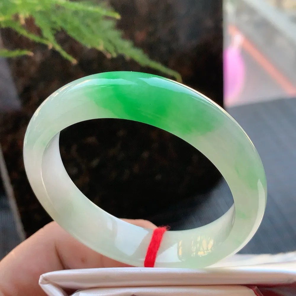 正圈冰阳绿 无瑕 尺寸:54.7/14.1/7.7 种色兼备