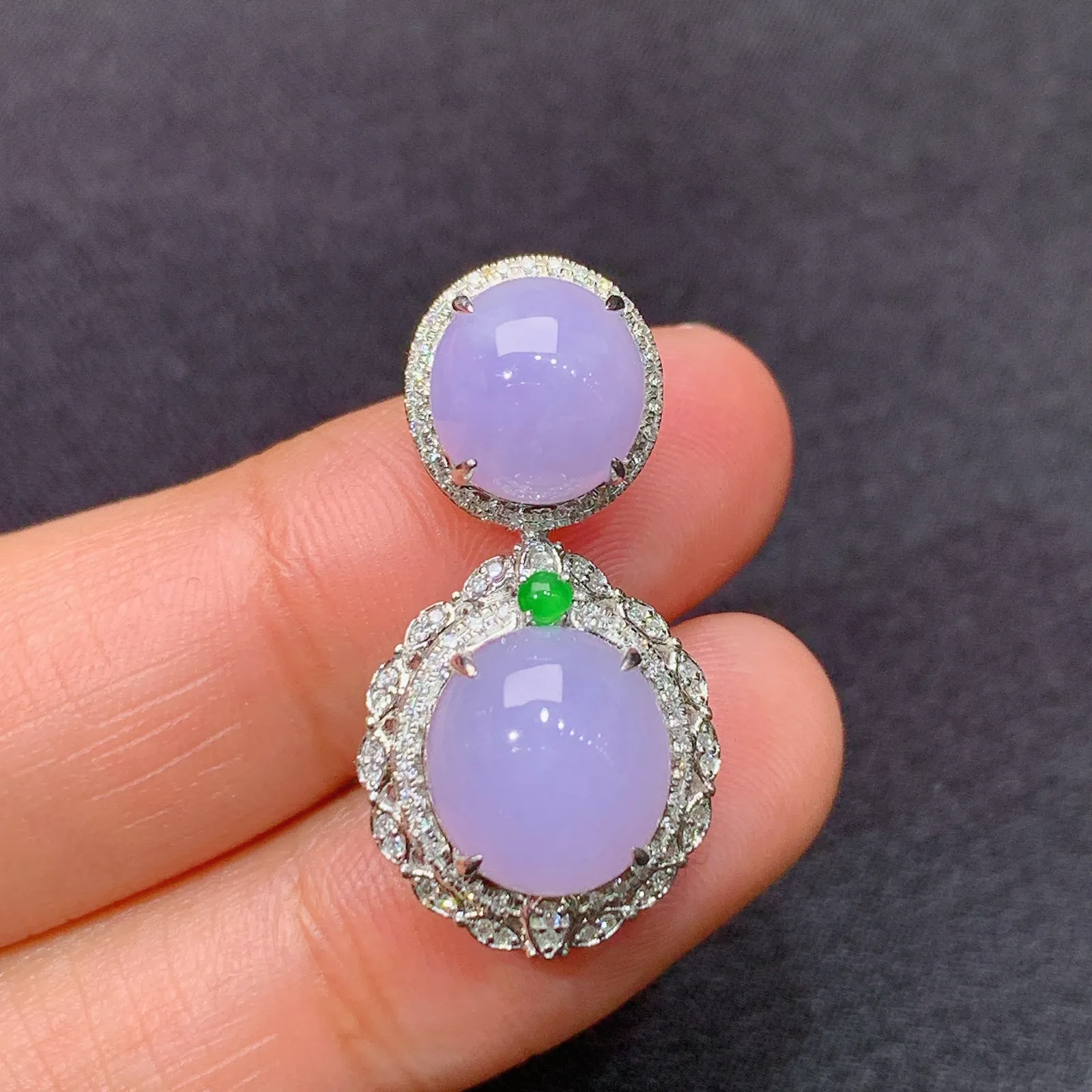 紫罗兰蛋面吊坠，18k金镶嵌，温润细腻，颜色浓郁 尺寸27.3*14.1*9