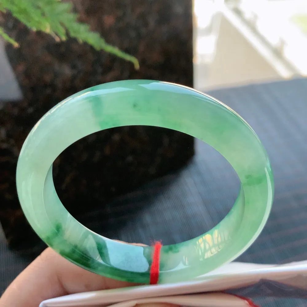 正圈高冰飘花 无瑕 尺寸:57.1/12.2/8.8 花美 种水好