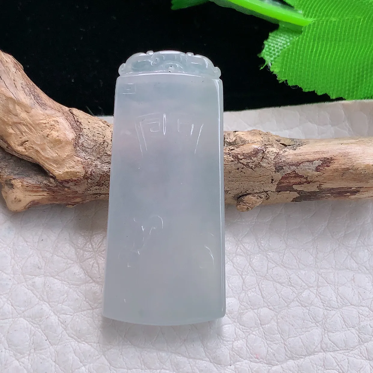 Lz实拍39.2*17.8*5.2天然缅甸翡翠白冰仿古无事牌吊坠