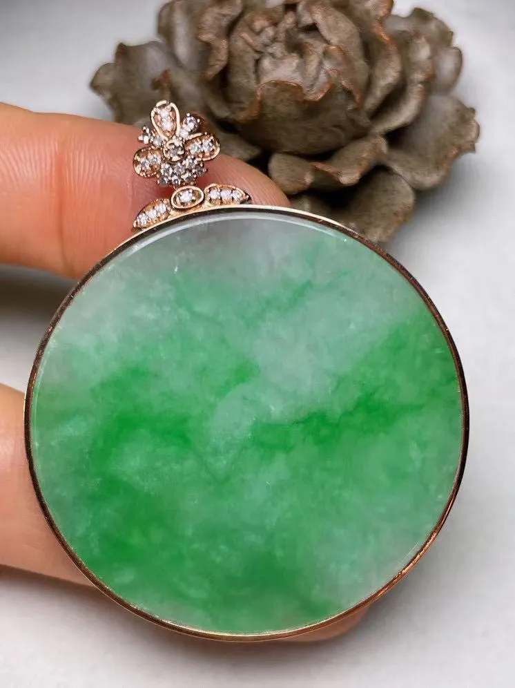 冰糯种辣色平安扣吊坠、真金真钻镶嵌，种水好，玉质细腻 .裸石尺寸 40.5