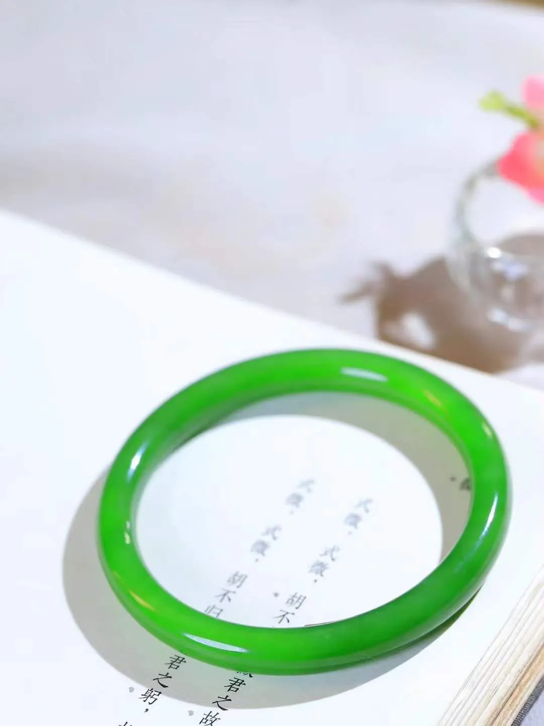 【温润如心.镯】

收藏传家级臻品️和田玉碧玉手镯，精选上等碧玉料，色泽清透，质地细腻。佩戴它，感