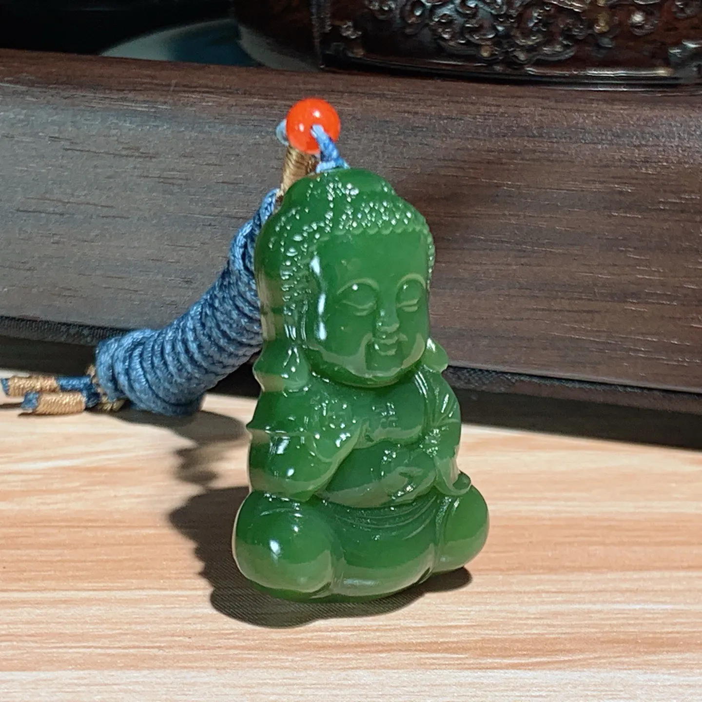和田玉菠菜绿俄罗斯碧玉宝宝佛挂件。尺寸39/25/10重17.8克。玉质细腻油润。手推出油。品相大气。lt251218