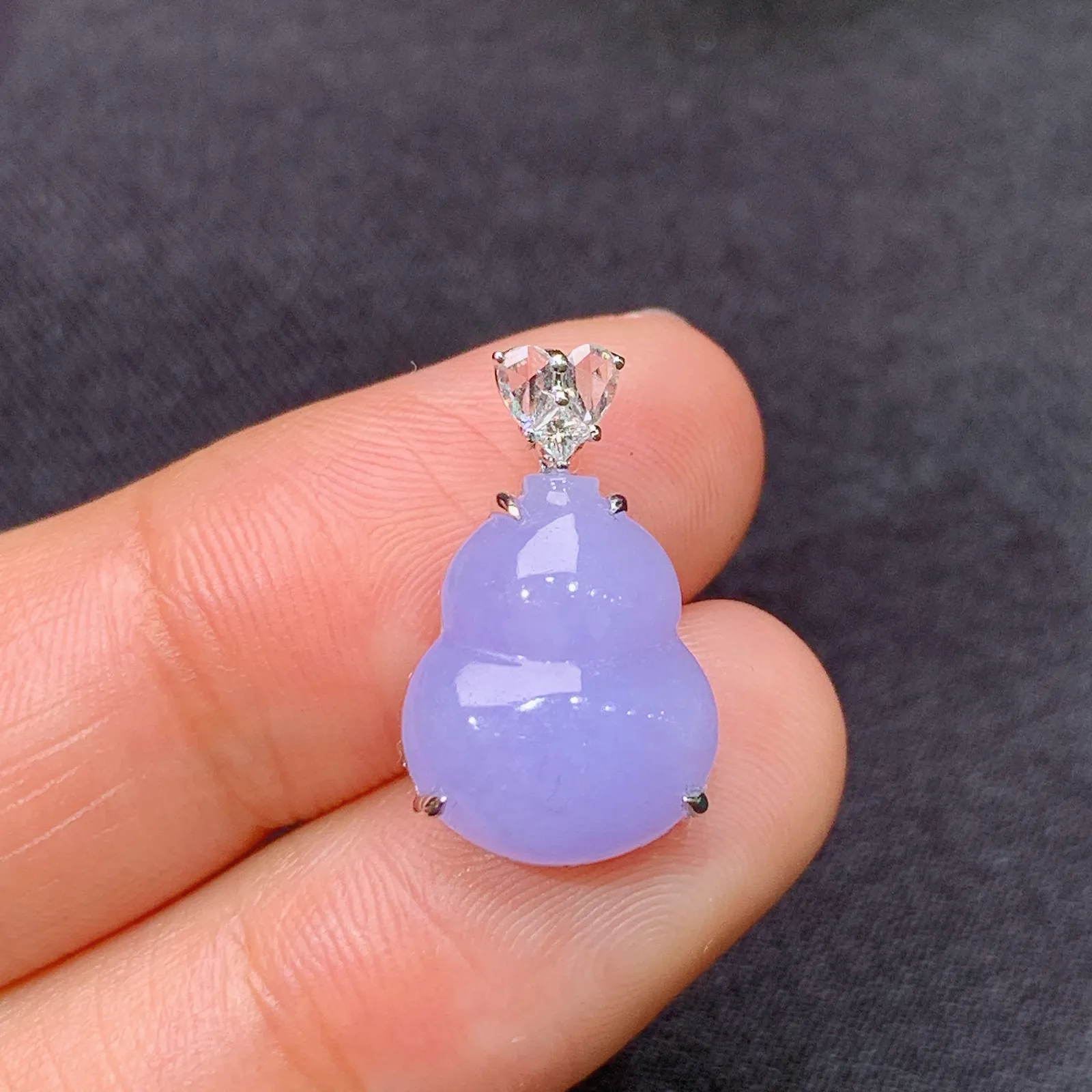 紫罗兰葫芦吊坠，18k金镶嵌，色泽鲜艳，温润细腻 尺寸18.1*10.9*5.8