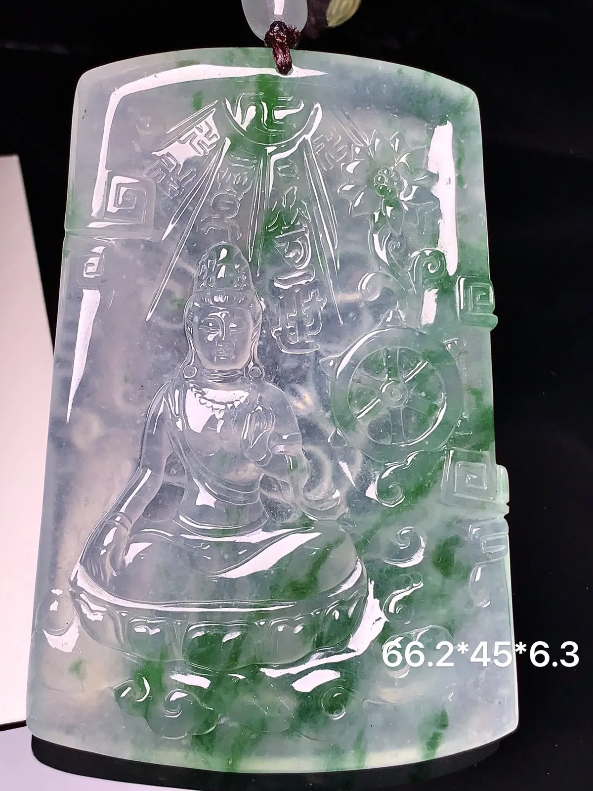 冰种飘绿观音菩萨吊坠 玉质细腻 色泽清新艳丽 整体尺寸66.2*45*6.3