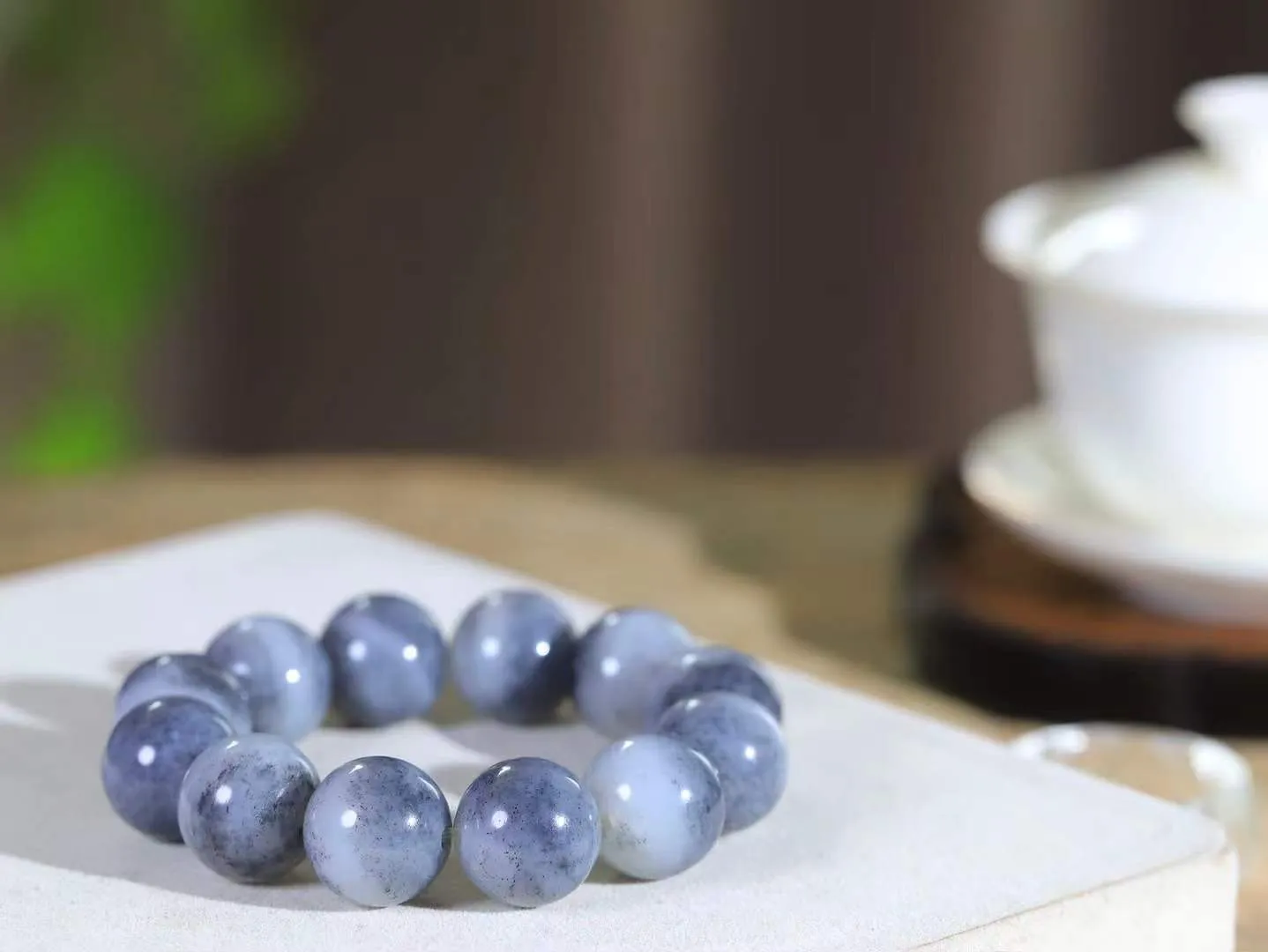 【珠圆玉润.手串】

精品和田玉青花珠圆玉润手串 玉质温润细腻  整串打磨圆润，佩戴舒适。珠珠落玉盘