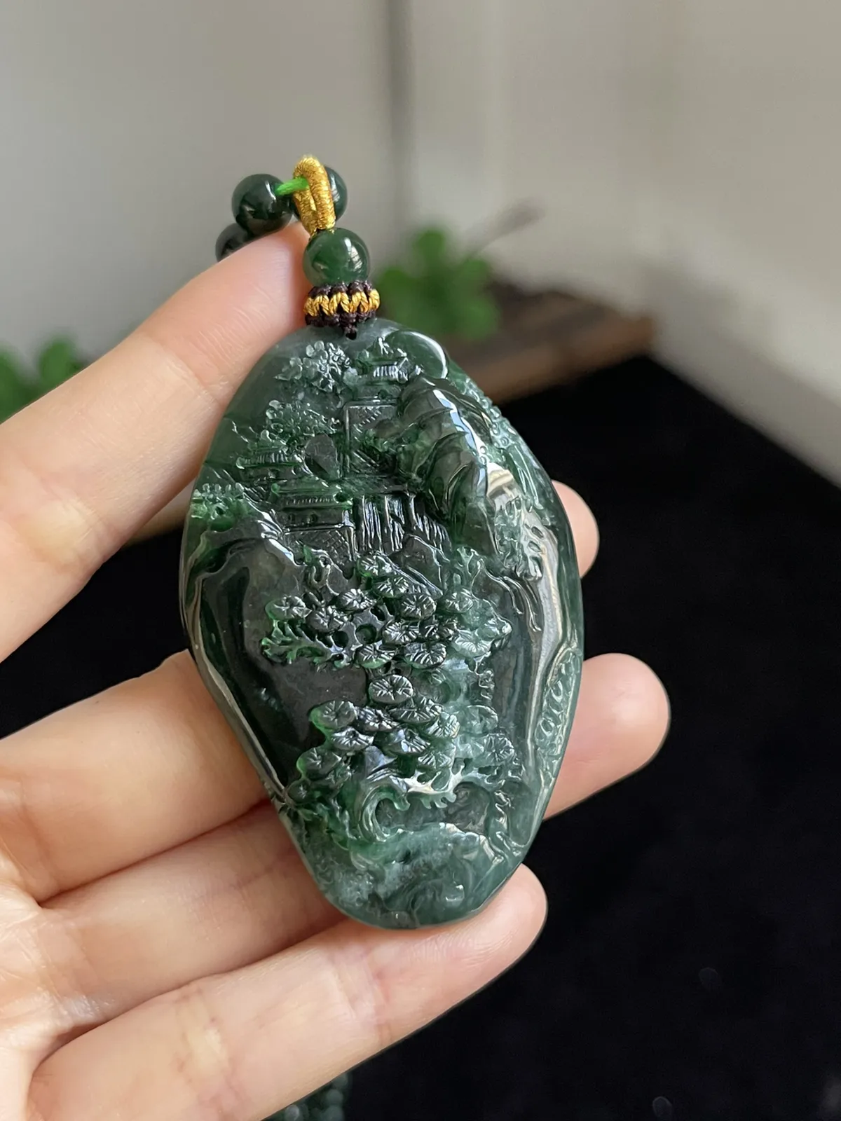 翡翠山水，配珠未测