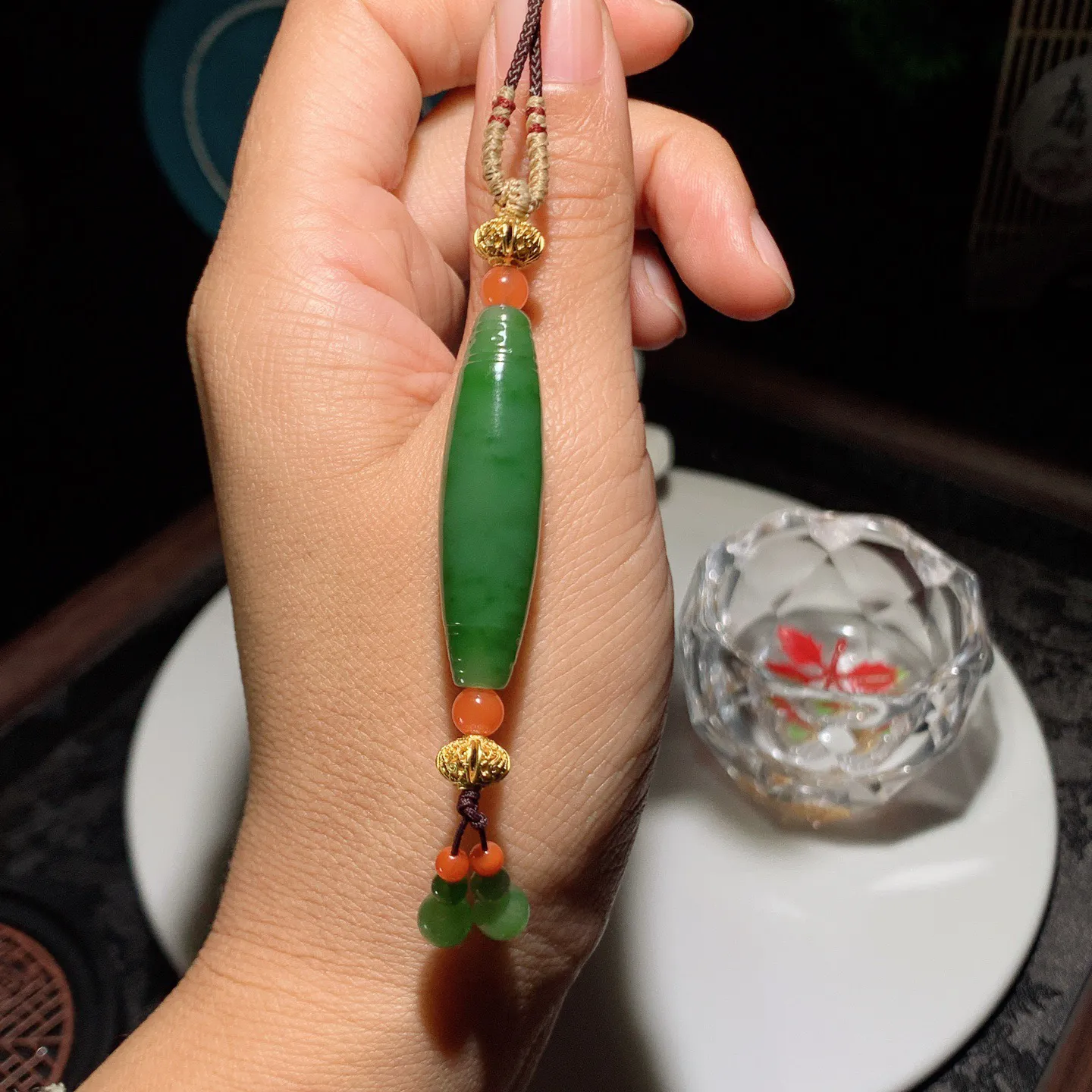 和田玉阳绿俄罗斯碧玉转运珠勒子挂件。尺寸40/11重11克。玉质细腻油润。手推出油。品相大气。lt2