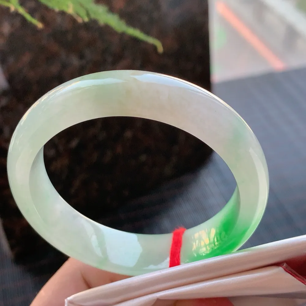 正圈冰阳绿 无瑕 尺寸:54.7/14.1/7.7 种色兼备