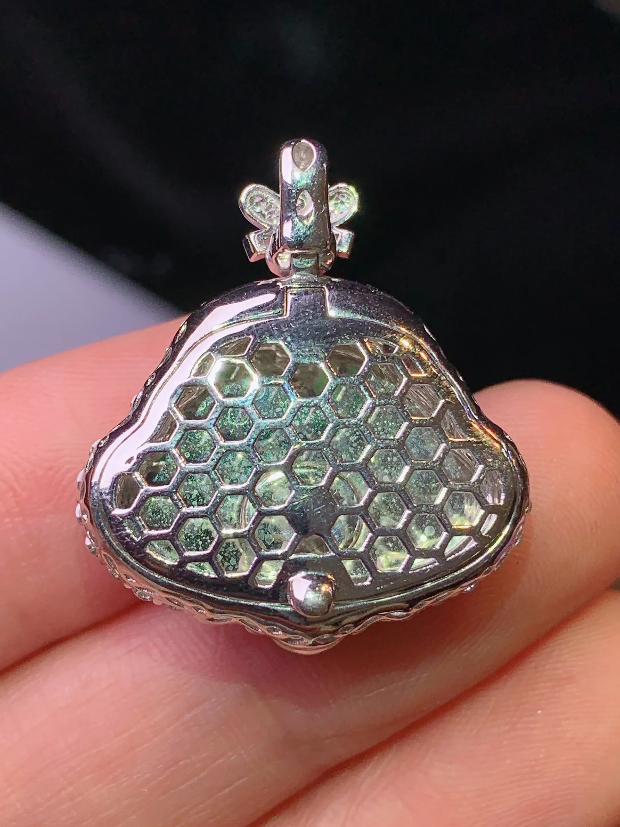 18k金钻镶嵌翠绿佛公吊坠 玉质细腻 色泽清新艳丽 整体尺寸25.5*22.5*9.2