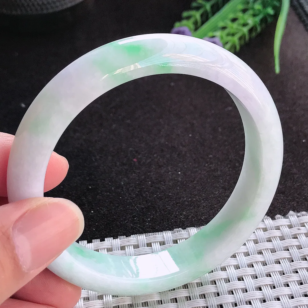 天然A货翡翠58.5/12.5/8.3老坑精美温润飘绿手镯宽边玉镯