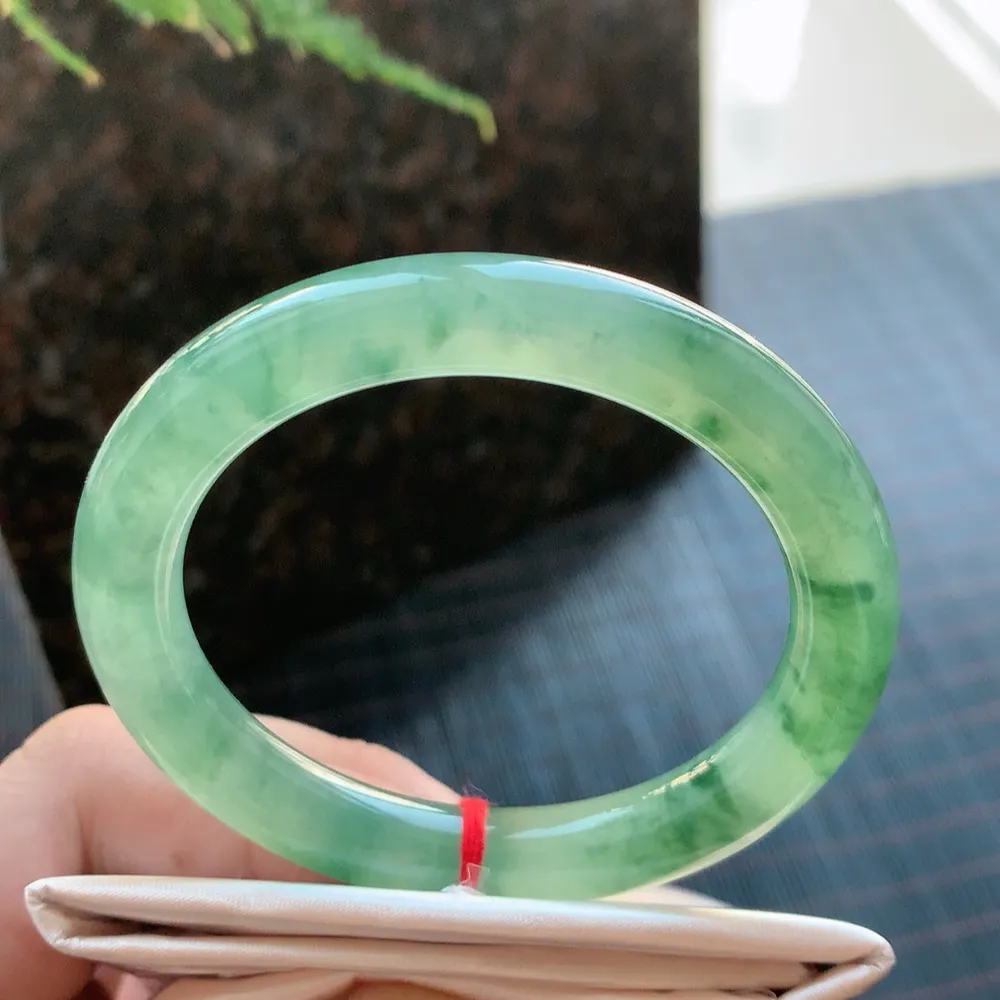 圆条高冰飘花 无瑕 尺寸:51.4/9.7 花美