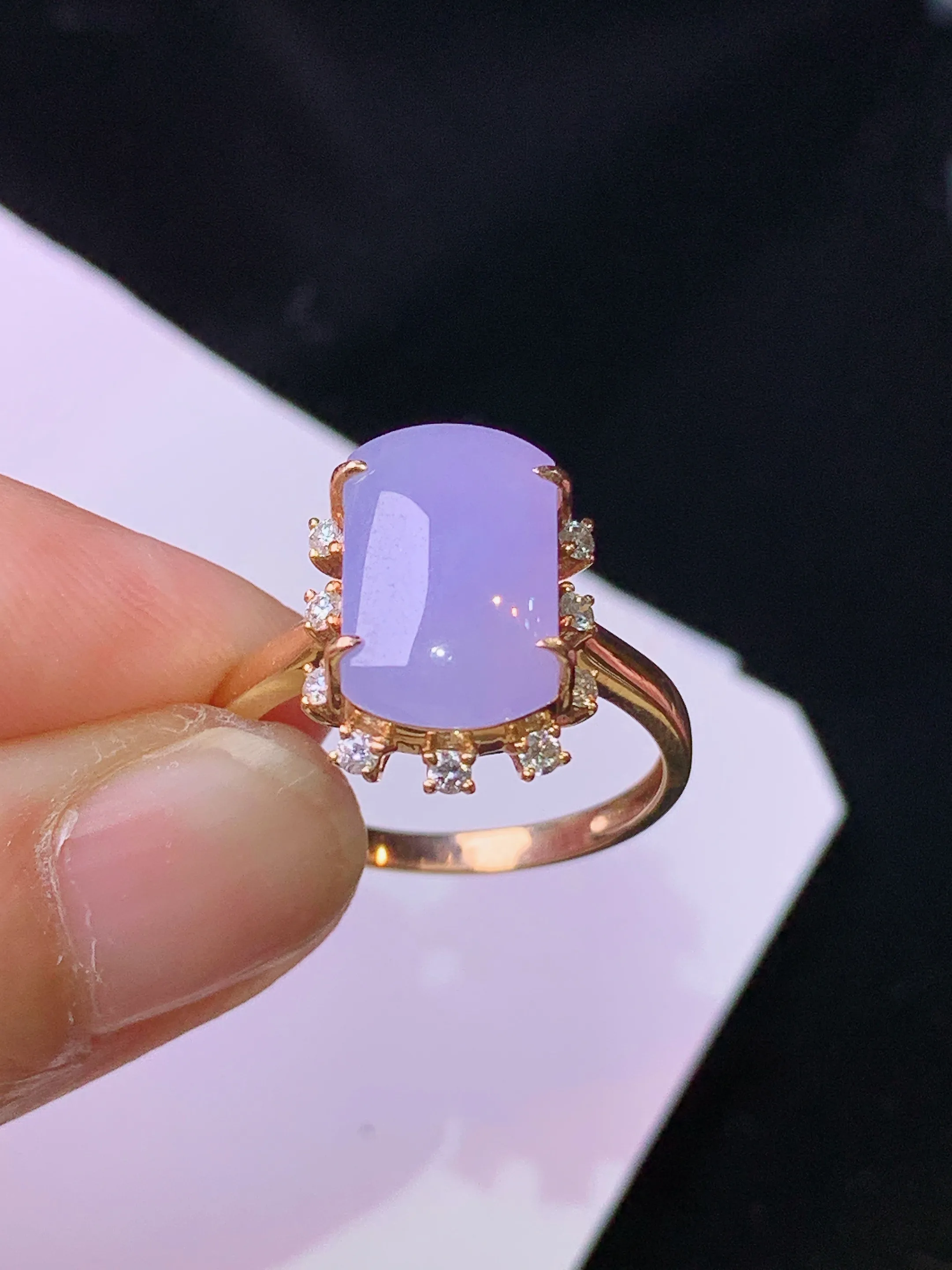 18k金钻镶嵌紫罗兰无事牌戒指 玉质细腻 色泽清新艳丽 圈口14 整体尺寸14.6*10.5*7.5