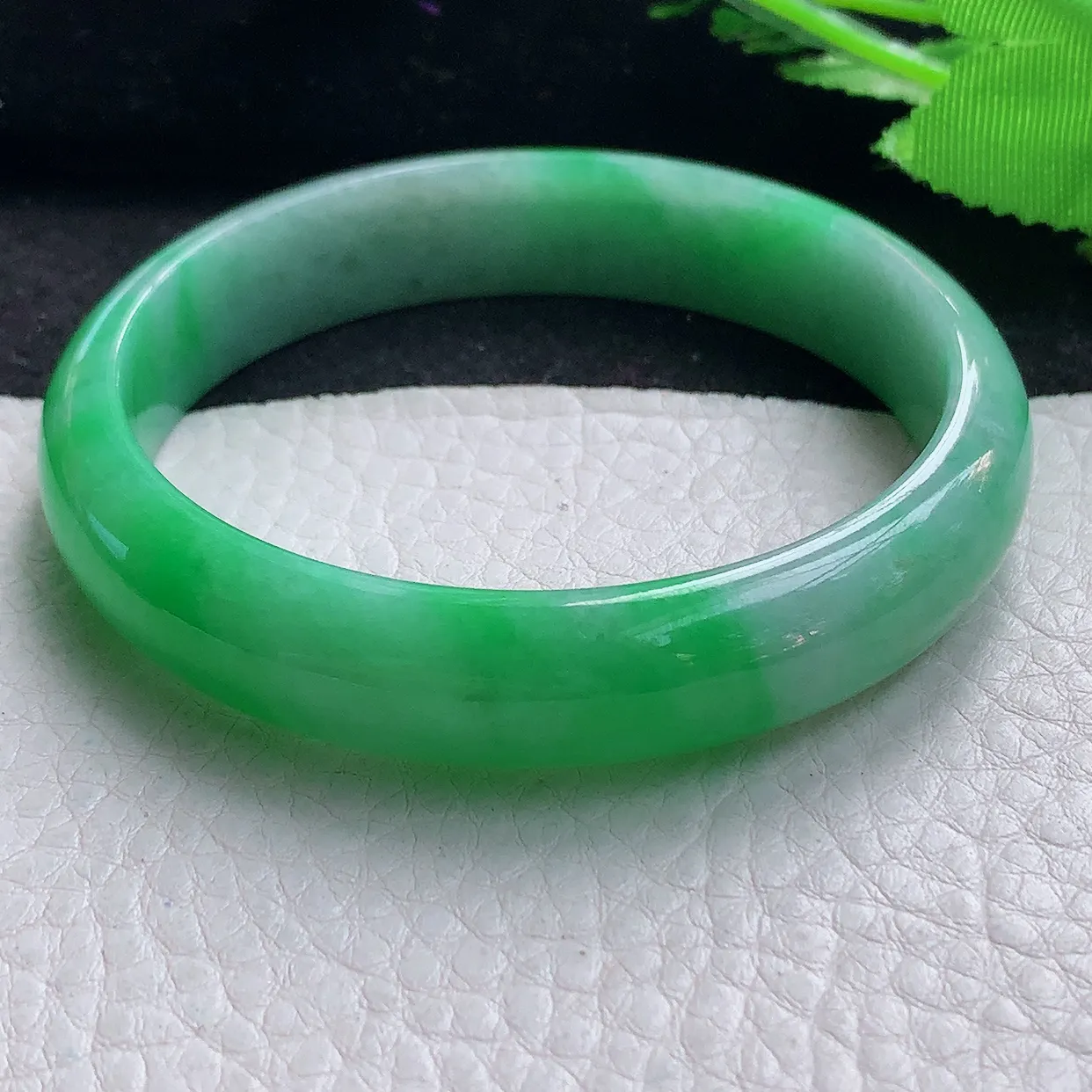 nr自然光58.5*12.8*7平安镯 缅甸翡翠A货辣绿宽边玉手镯玉手环
