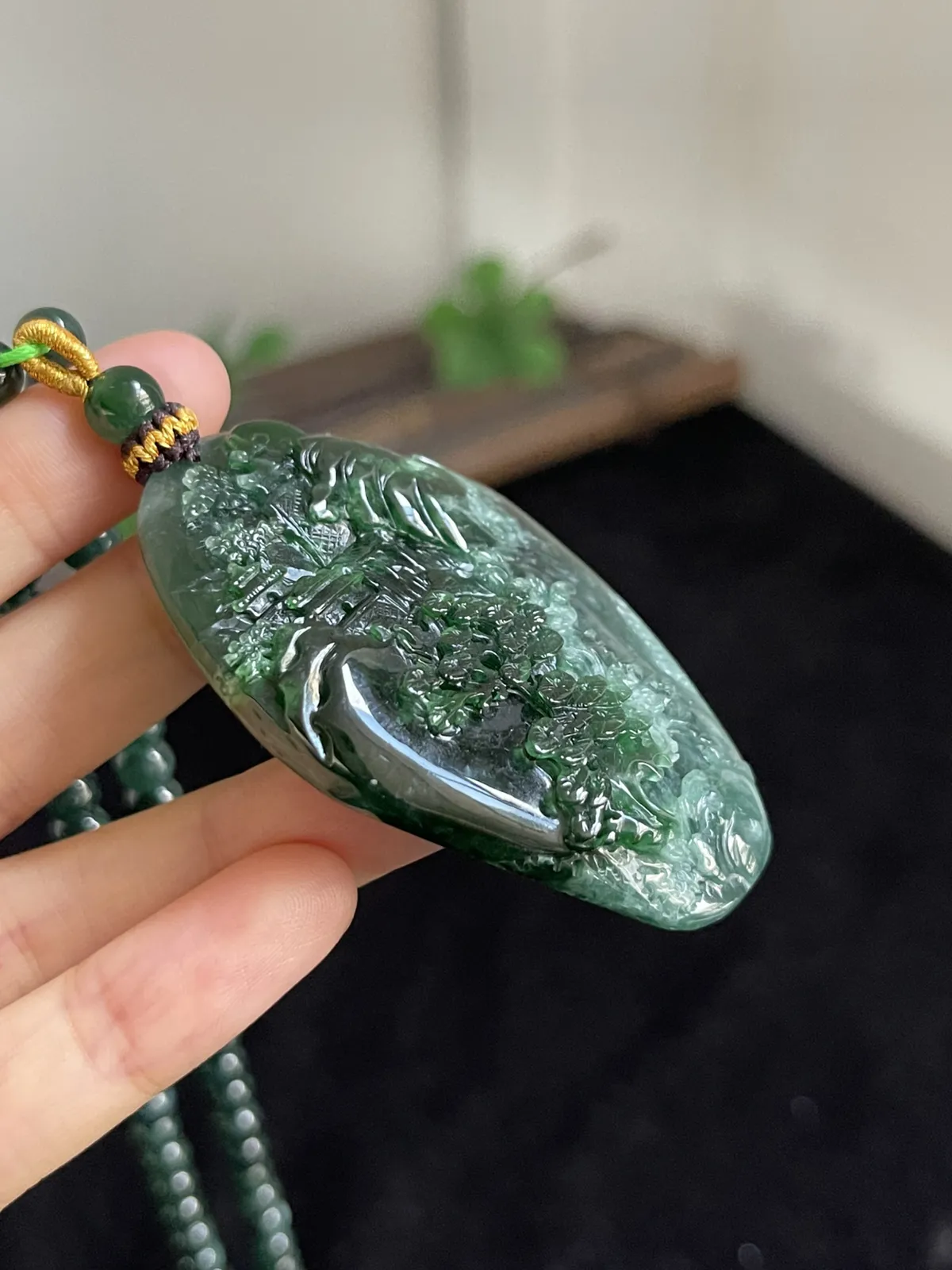 翡翠山水，配珠未测