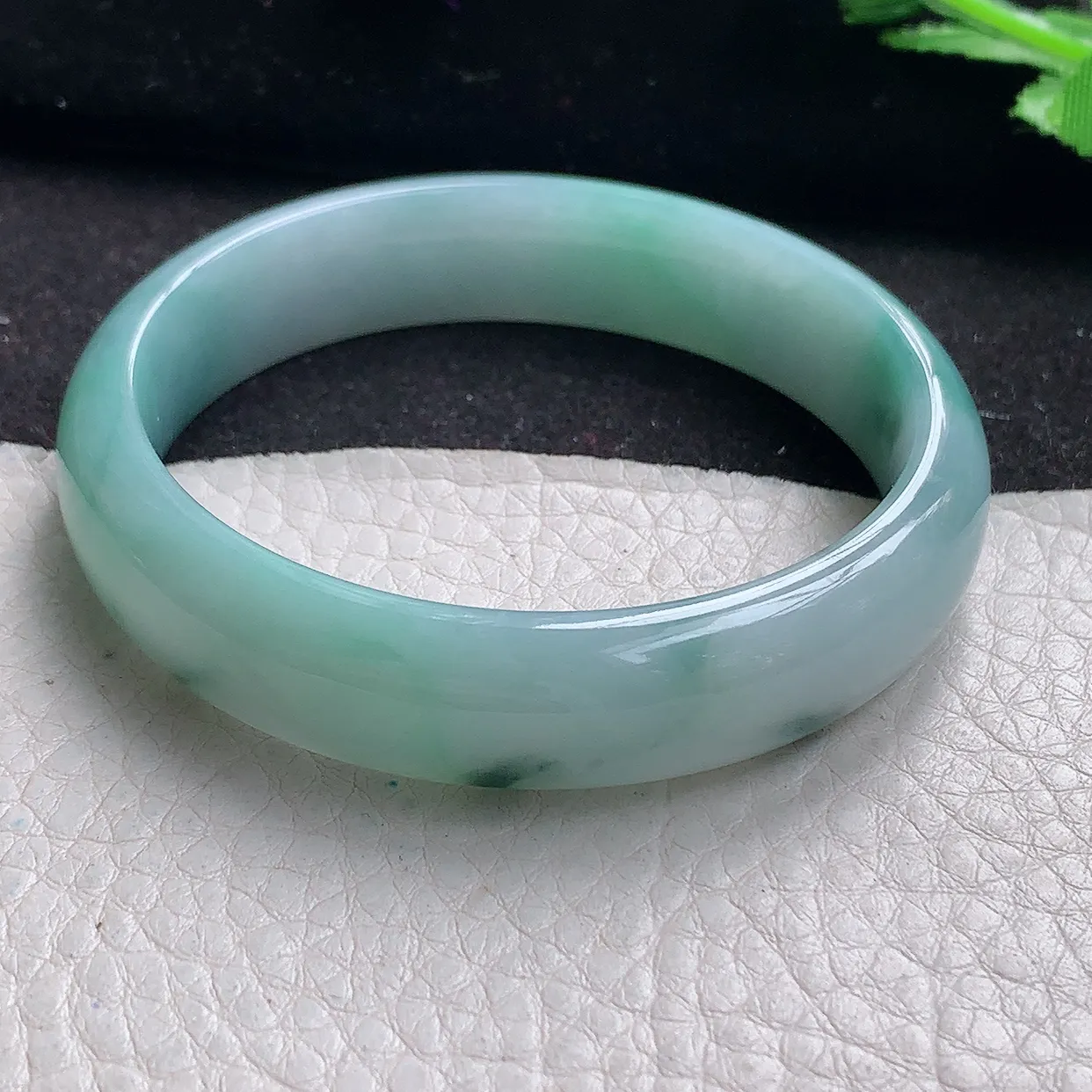 jm自然光53.5*13*7平安镯 缅甸翡翠A货飘蓝花宽边玉手镯玉手环