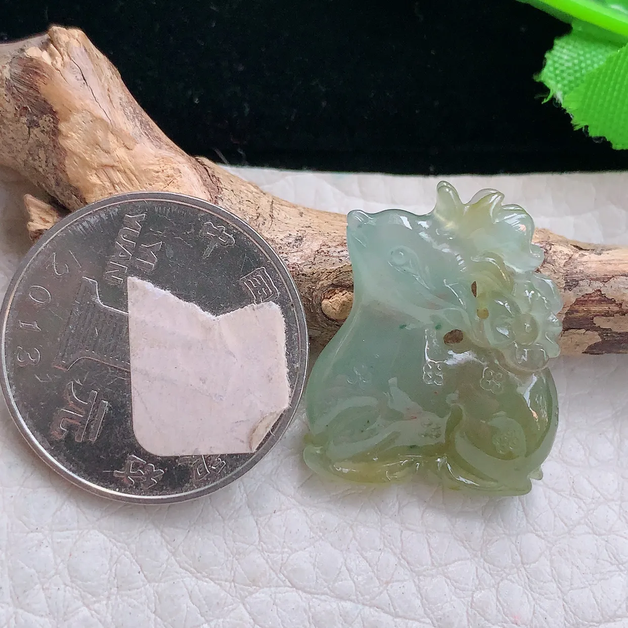 Lz实拍25*20.8*6天然缅甸翡翠冰黄小梅花鹿吊坠 福禄玉坠