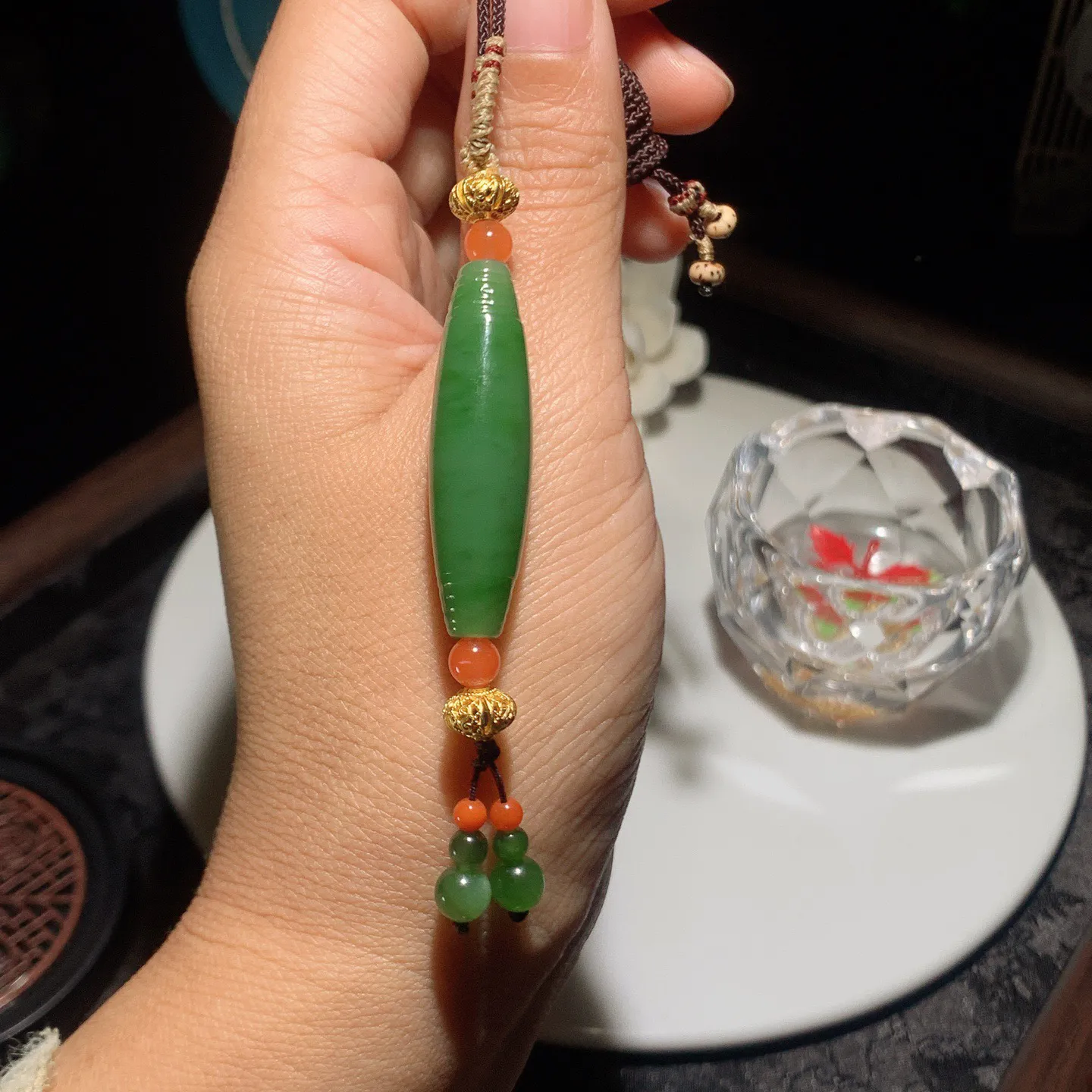 和田玉阳绿俄罗斯碧玉转运珠勒子挂件。尺寸40/11重11克。玉质细腻油润。手推出油。品相大气。lt251218