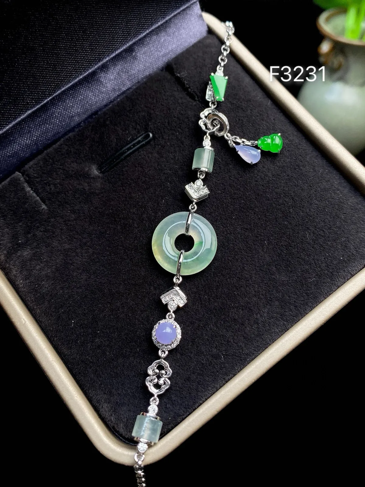 【冰种平安扣镶嵌手链】颗颗冰透，饱满圆润，光泽闪耀，流行款，18K金钻镶嵌，裸石尺寸13.1*2.6