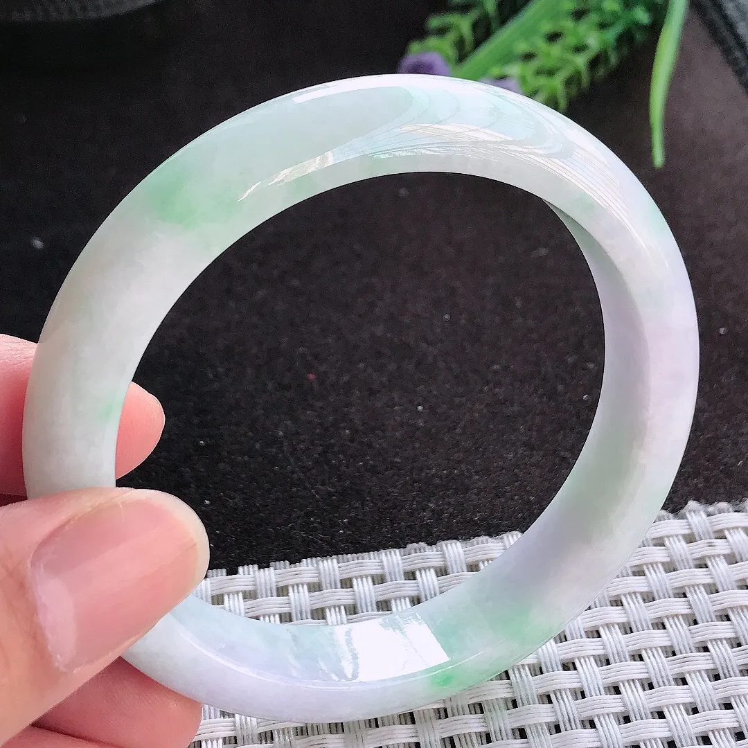 天然A货翡翠58.5/12.5/8.3老坑精美温润飘绿手镯宽边玉镯