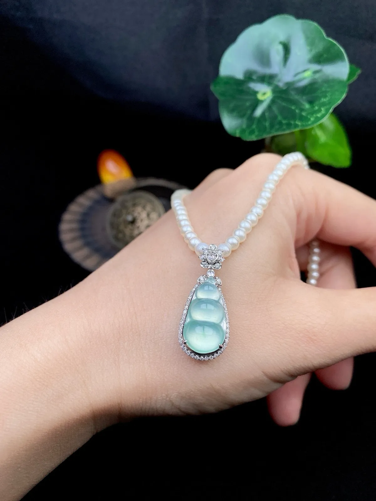 【冰种福豆吊坠】小精品滴流，种地上乘，冰感十足，通透起光，饱满圆润，18k金钻镶嵌，裸石尺寸18.1