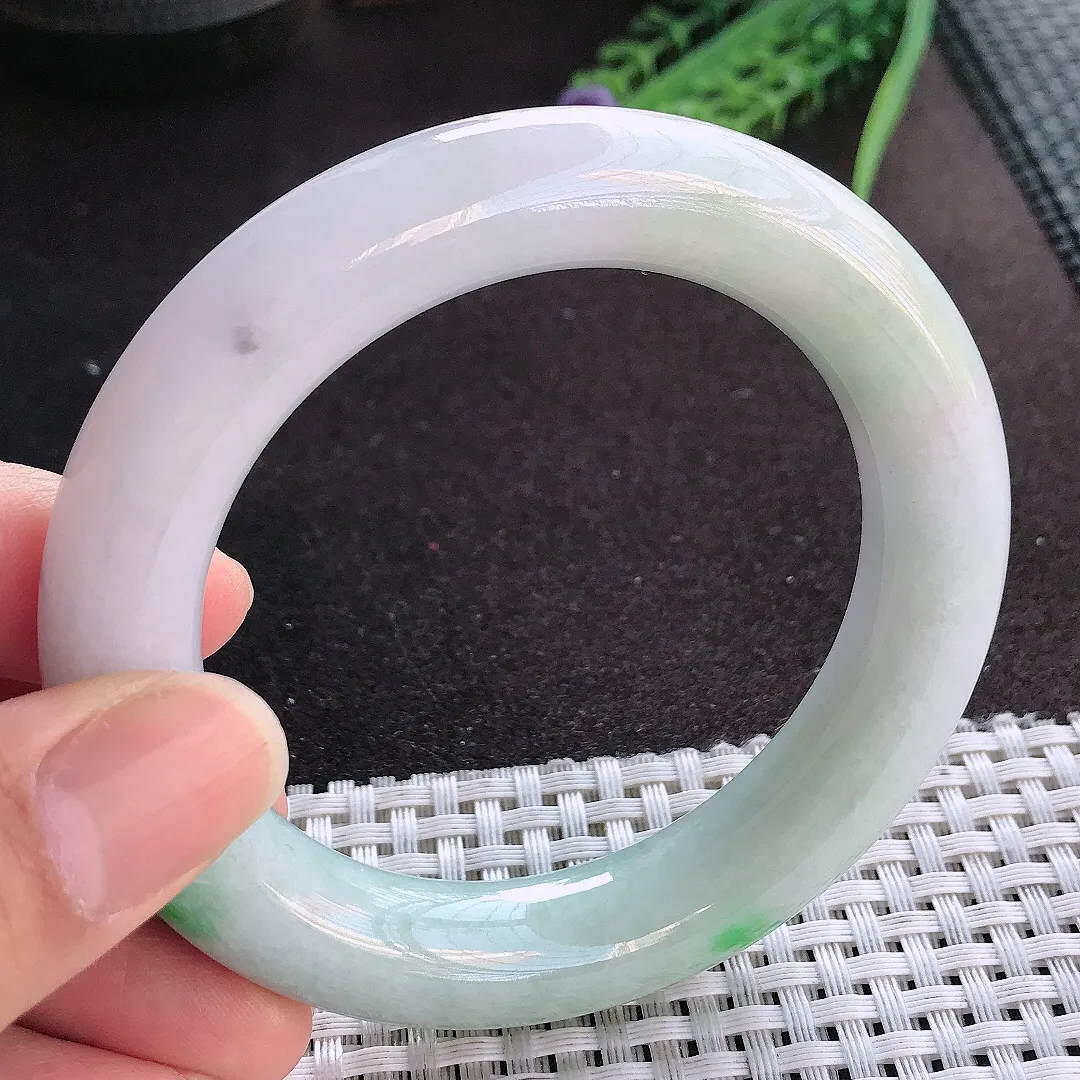 天然A货翡翠56/12.5/12老坑精美温润飘阳绿了胖圆条手镯玉镯