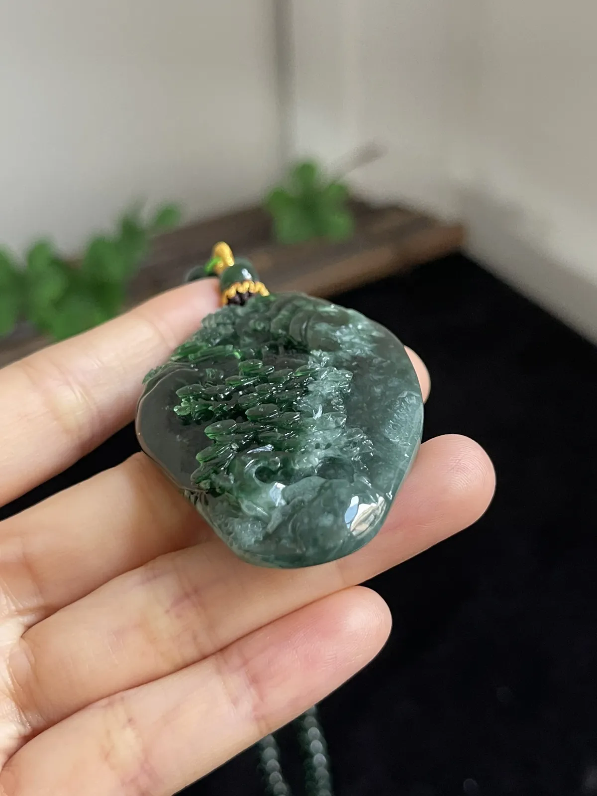 翡翠山水，配珠未测